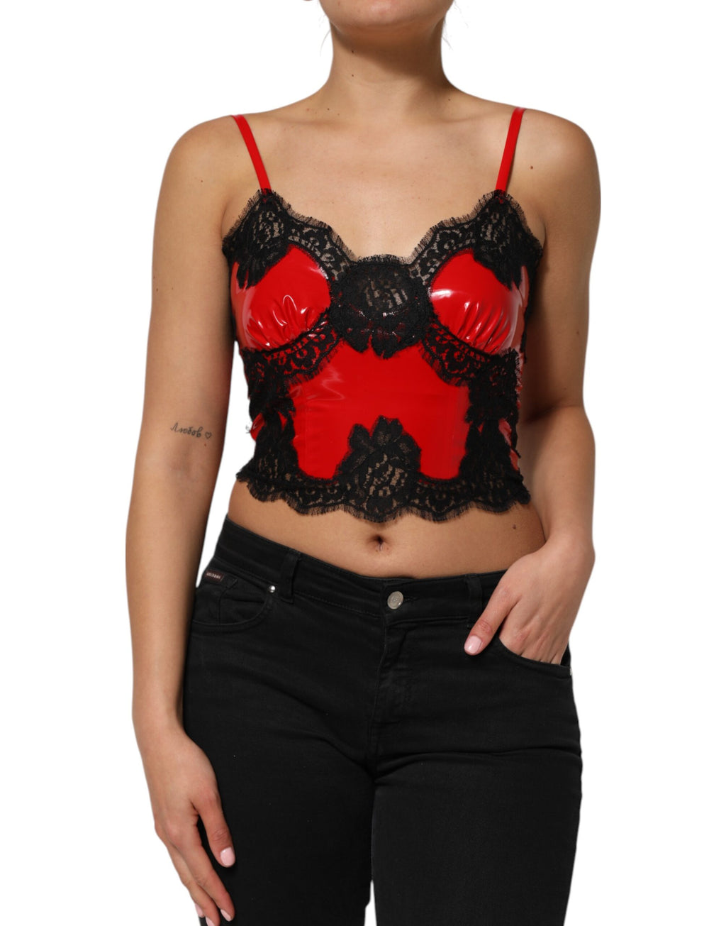 Débardeur sans manches Dolce & Gabbana en polyester rouge et noir avec bordure en dentelle, style élégant et moderne.