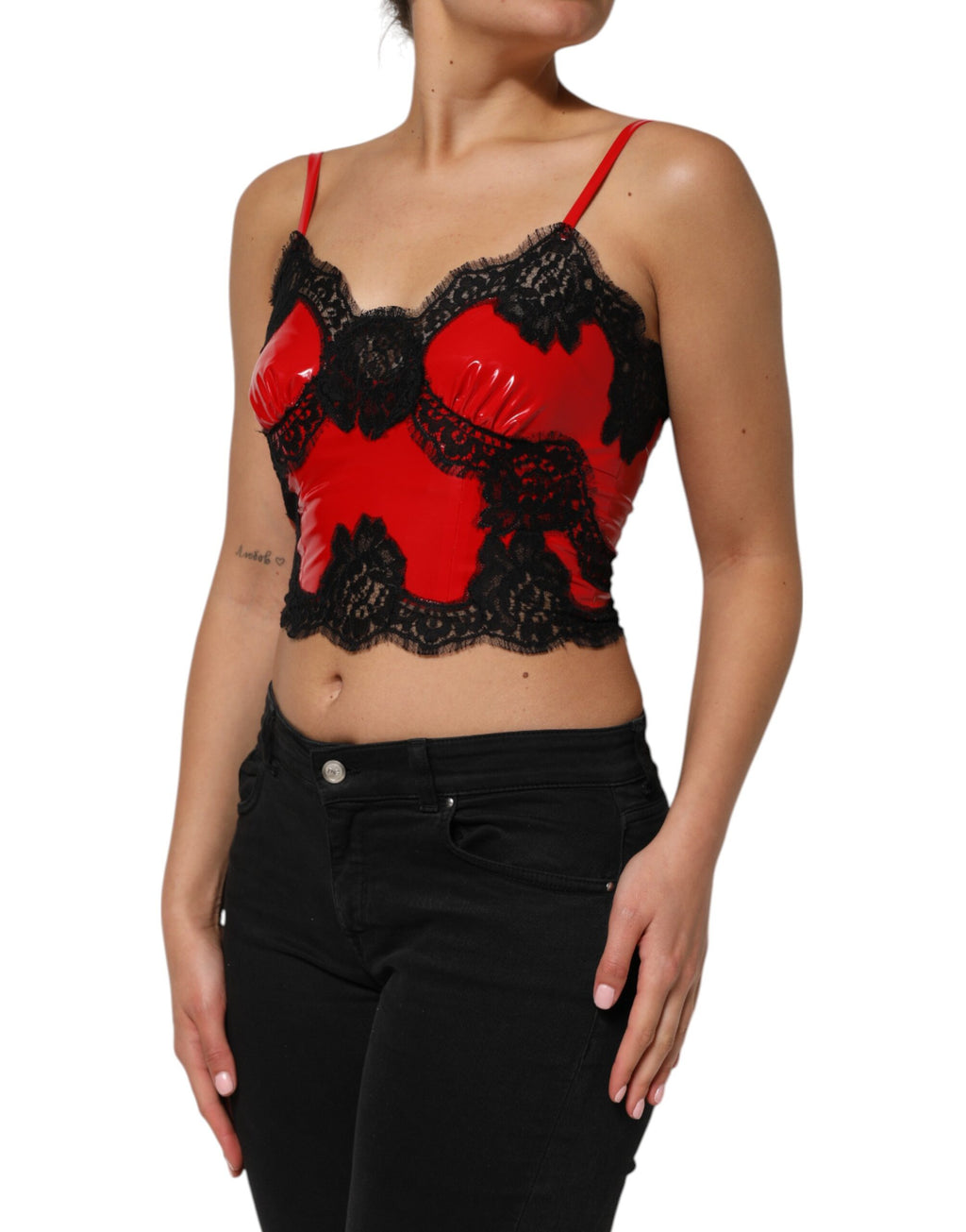 Débardeur sans manches Dolce & Gabbana en polyester rouge et noir avec bordure en dentelle, style élégant et moderne.