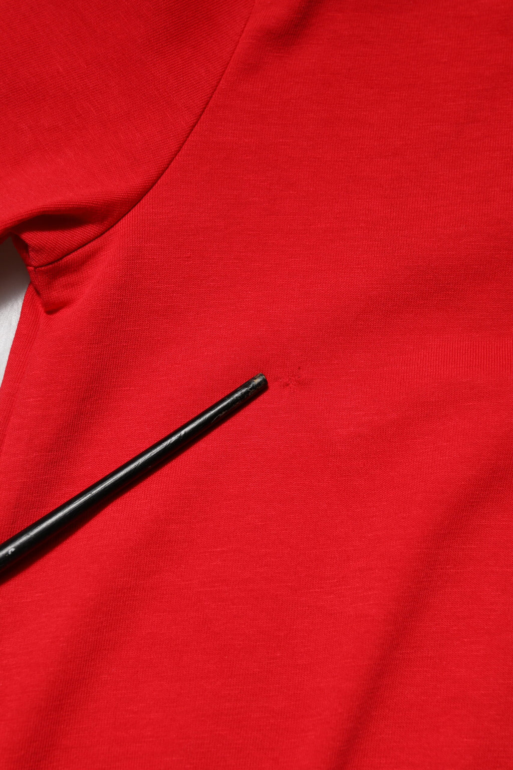 T-shirt Dolce & Gabbana à manches courtes rouge, col rond, style simple et élégant, vue de face.