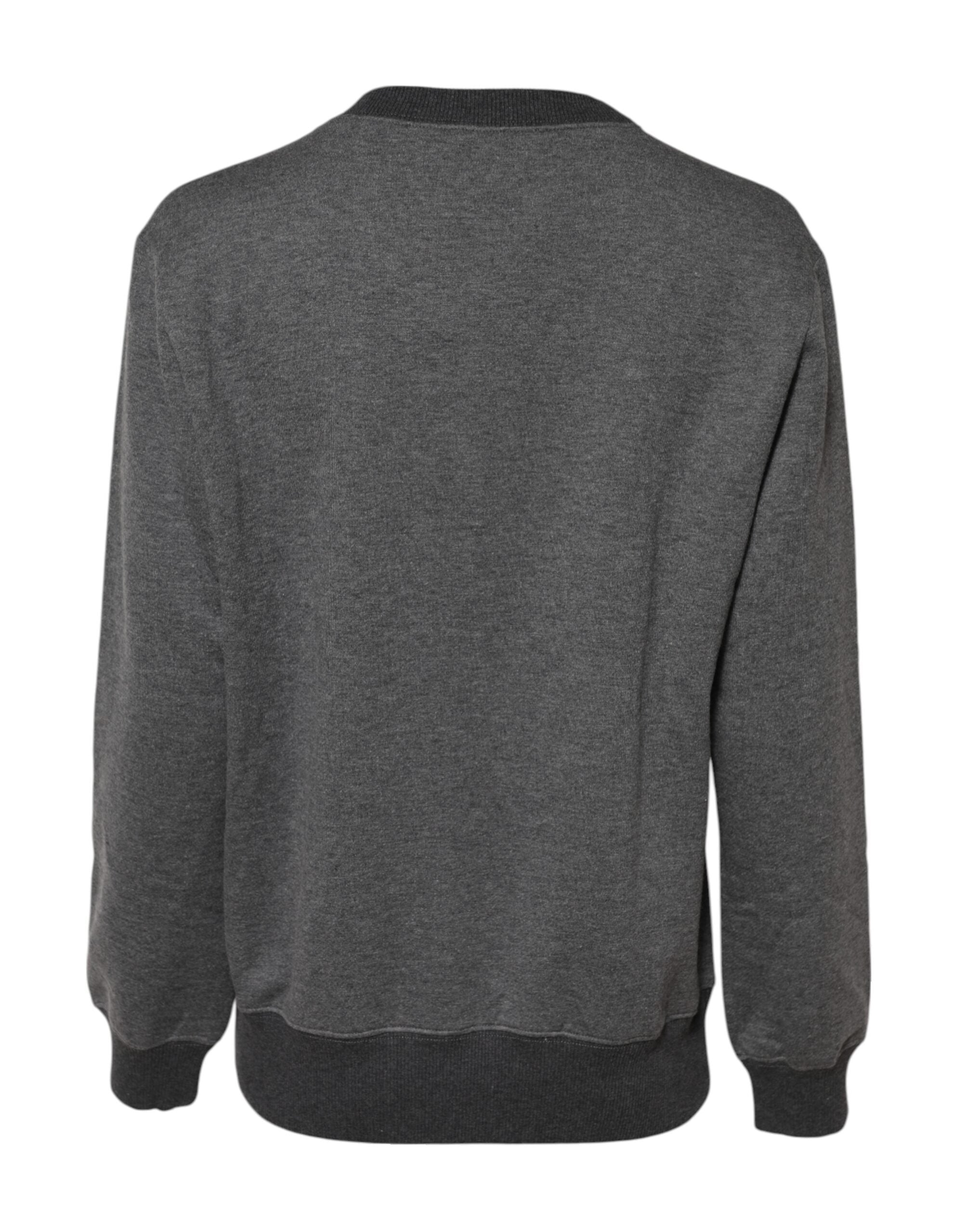 Pull à manches longues gris Dolce & Gabbana avec logo DG brodé, doux et élégant, pour un style sophistiqué.