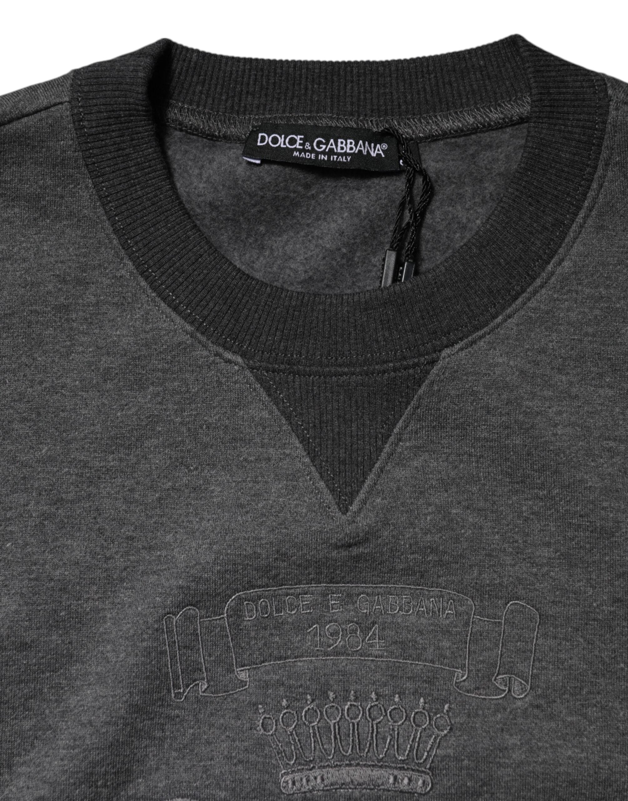 Pull Dolce & Gabbana gris à logo DG brodé, sweat-shirt confortable avec manche longue et col rond, style décontracté.