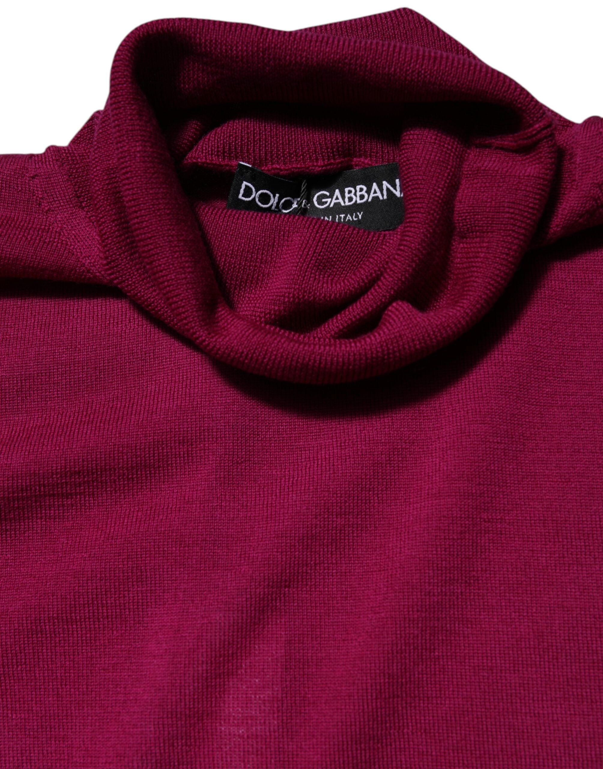Pull à manches longues en laine fuchsia Dolce & Gabbana, col roulé, élégant et chaud, parfait pour l’hiver.