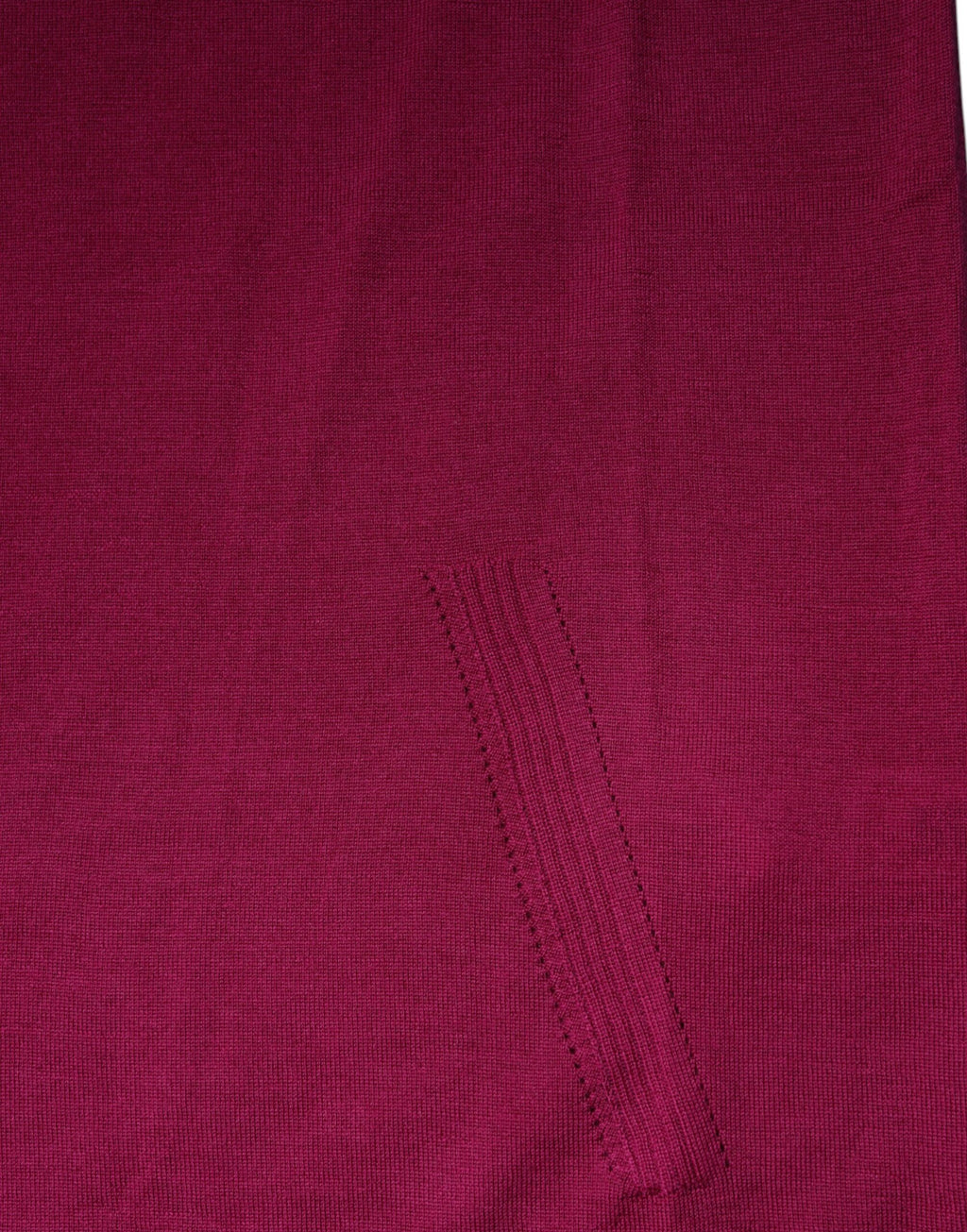 Pull en laine fuchsia Dolce & Gabbana à manches longues et col roulé, porté sur un mannequin.