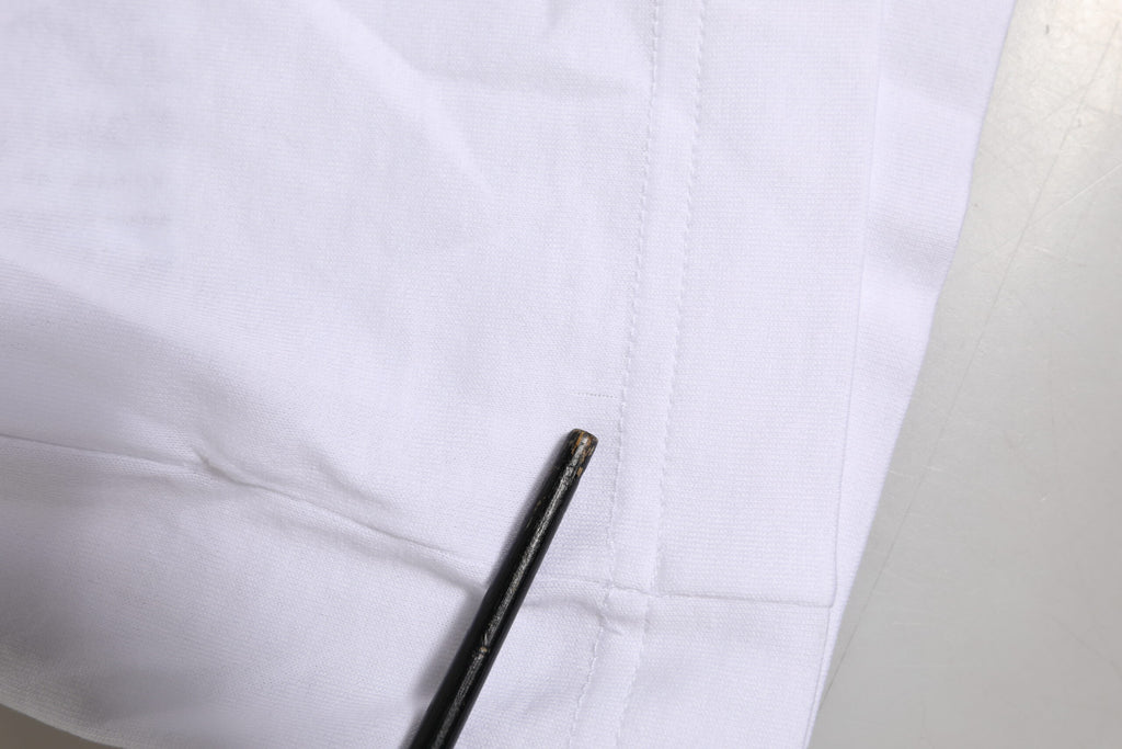 T-shirt blanc Dolce & Gabbana à manches courtes avec logo DG imprimé, style décontracté et élégant.