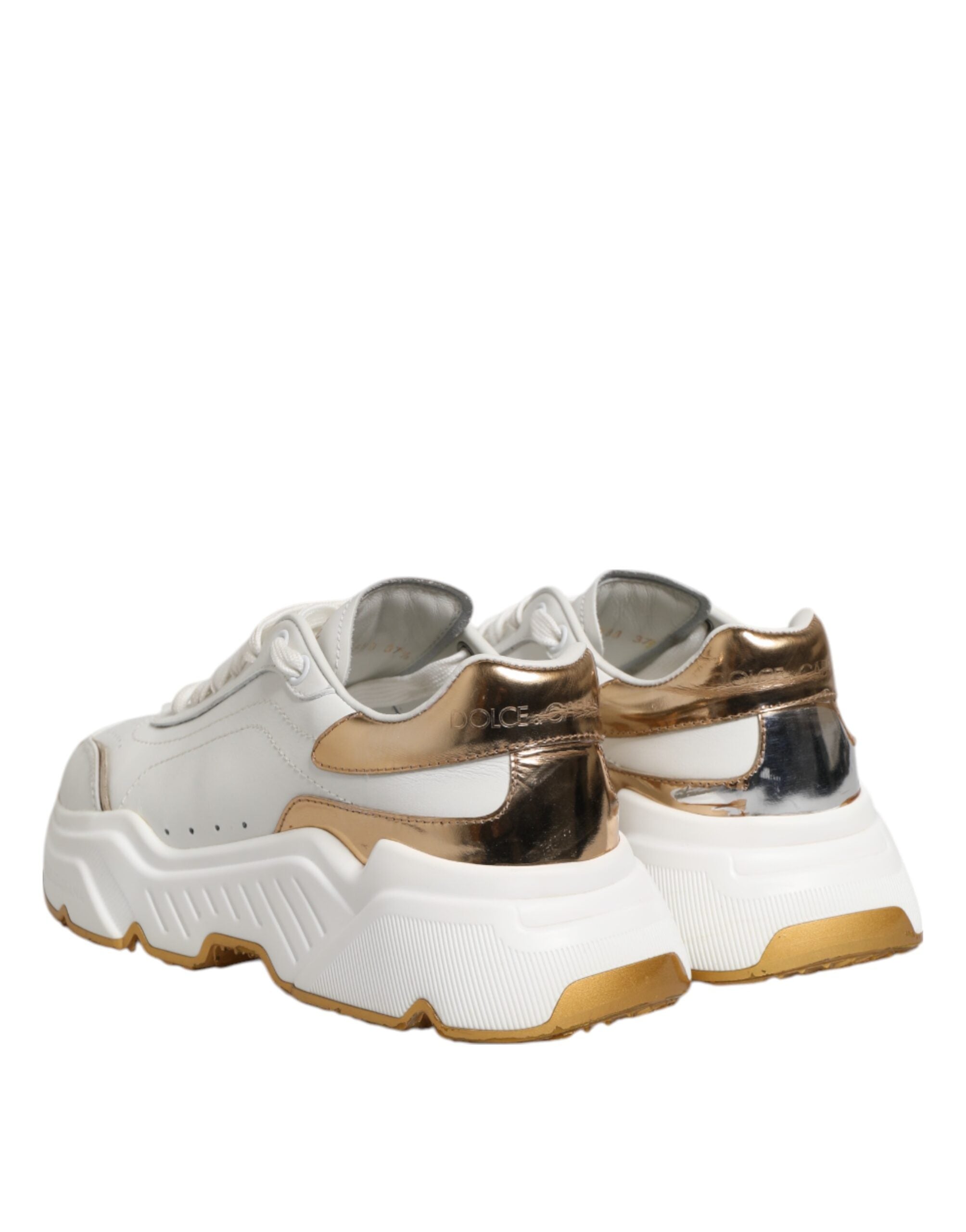 Chaussures sneakers en cuir blanc Dolce & Gabbana DAYMASTER, élégantes et confortables, vue de face.