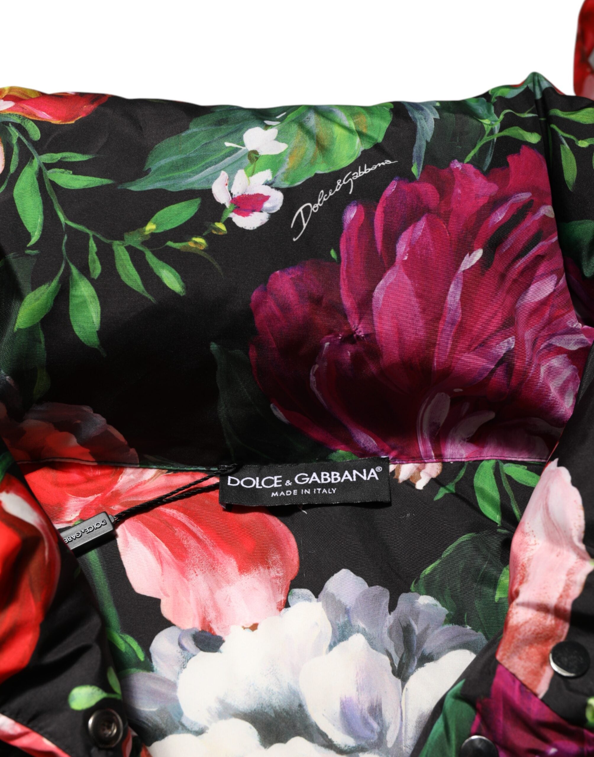 Veste matelassée Dolce & Gabbana à capuche avec motif floral multicolore, style chaud et tendance pour l'hiver.
