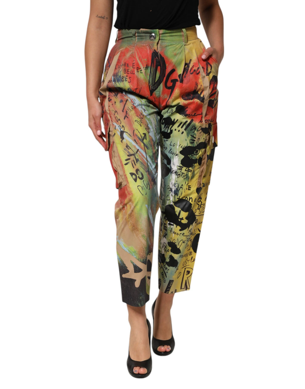 Pantalon cargo multicolore à taille haute de Dolce & Gabbana, style tendance et coupe élégante visible sur cette image.