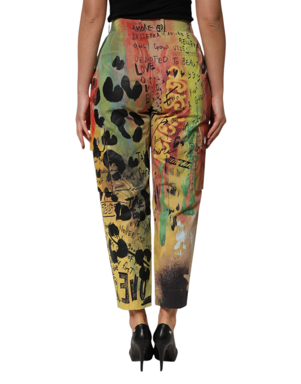Pantalons cargo à taille haute multicolores de Dolce & Gabbana, style moderne avec poches et design tendance.