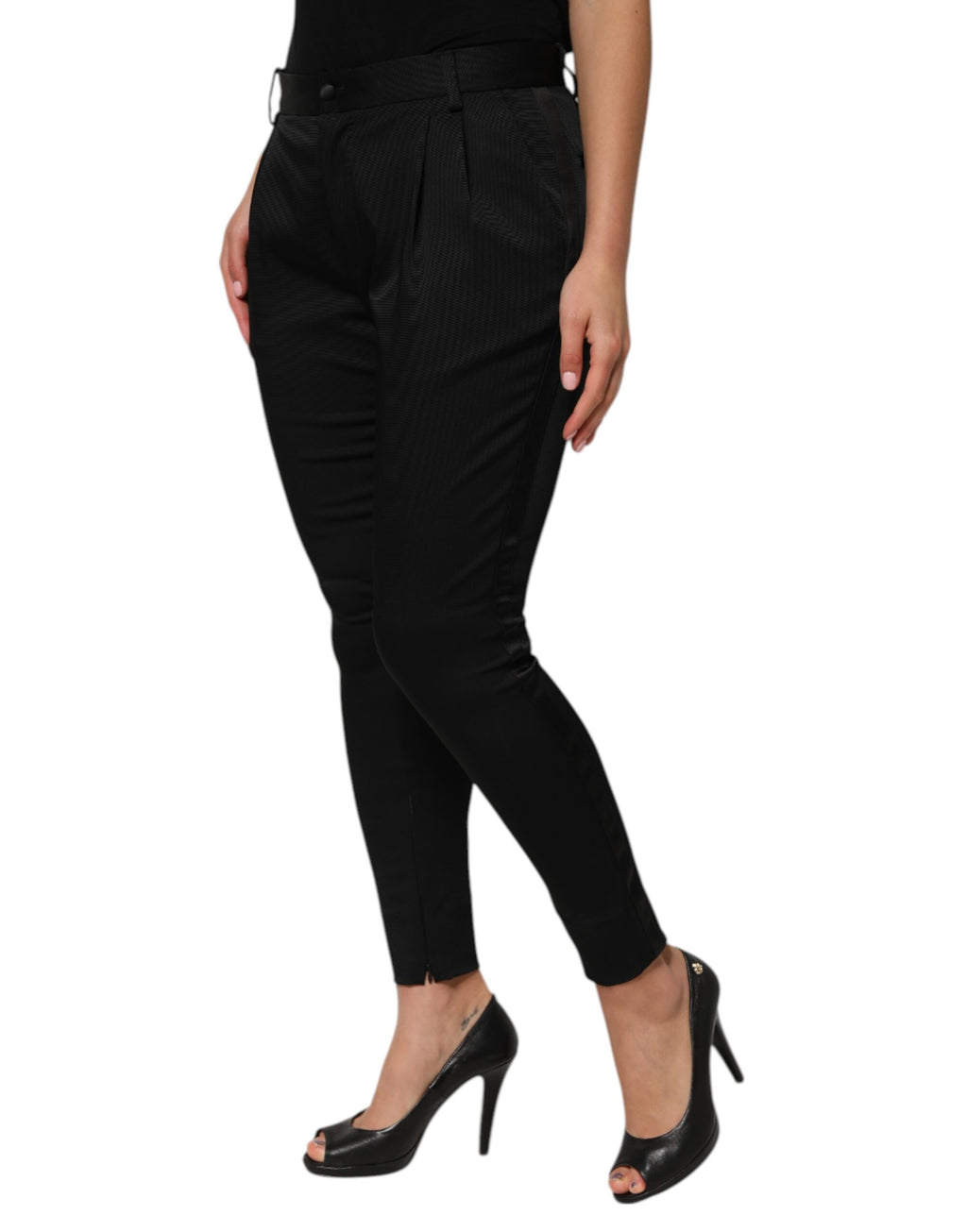 Pantalon noir Dolce & Gabbana en acétate à taille haute et coupe tapered, vue en gros plan sur le tissu et la coupe élégante.