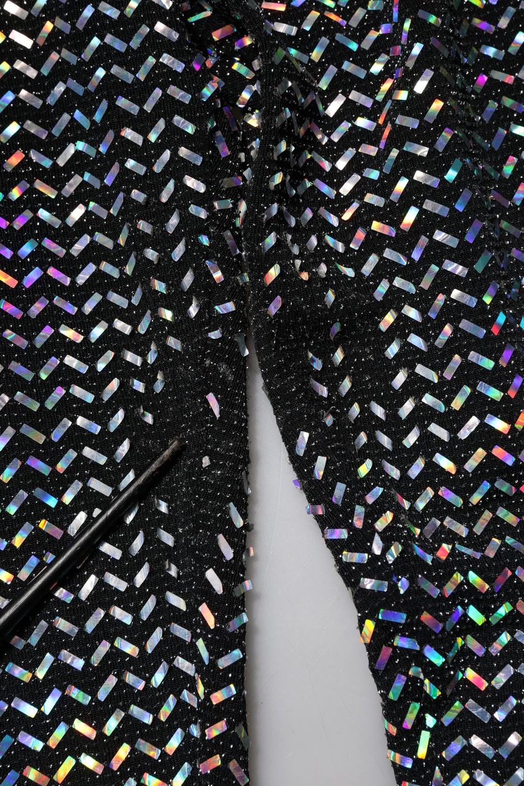 Leggings Dolce & Gabbana multicolores à sequins, pantalon slim en tissu brillant et coloré, style élégant et tendance.