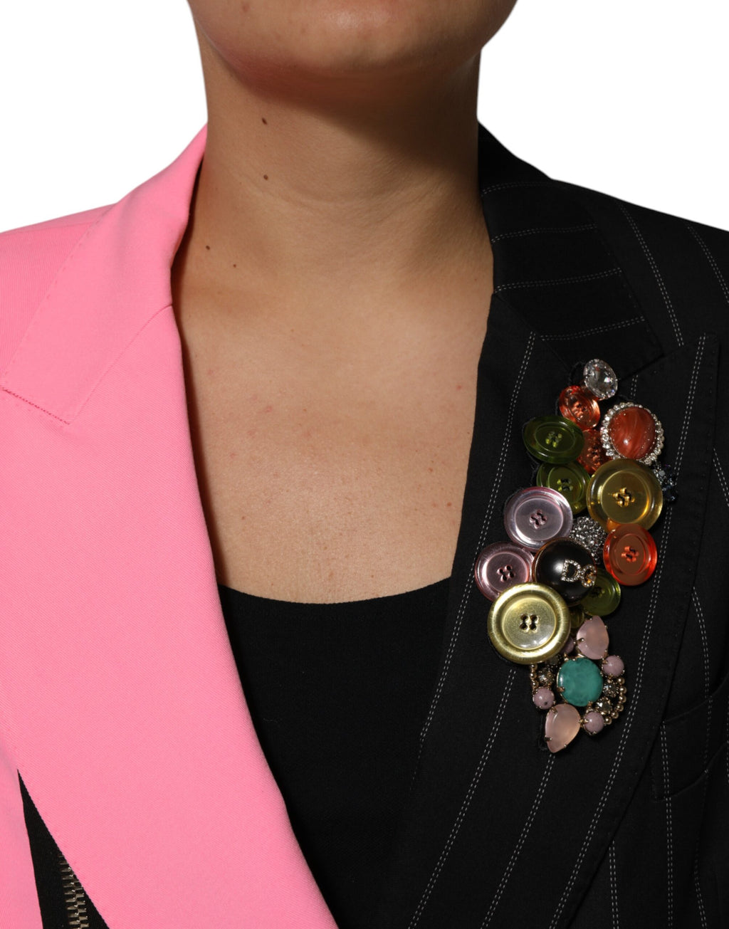 Manteau Dolce & Gabbana à patchwork multicolore orné de broderies et embellissements, vue de face.