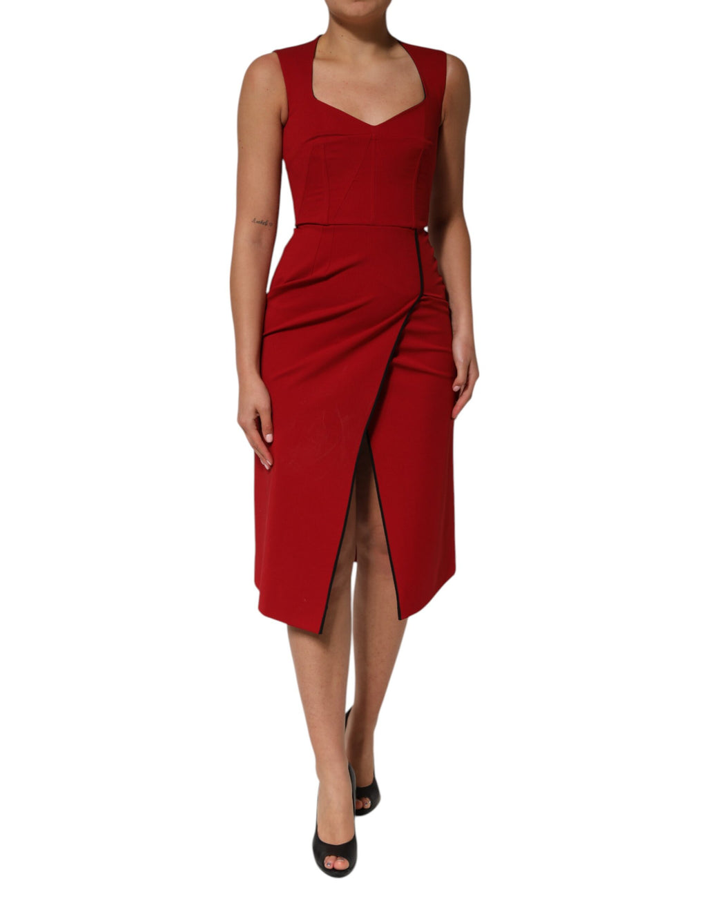 Robe midi fendue en viscose rouge de Dolce & Gabbana, coupe ajustée et élégante, vêtement de soirée sophistiqué.