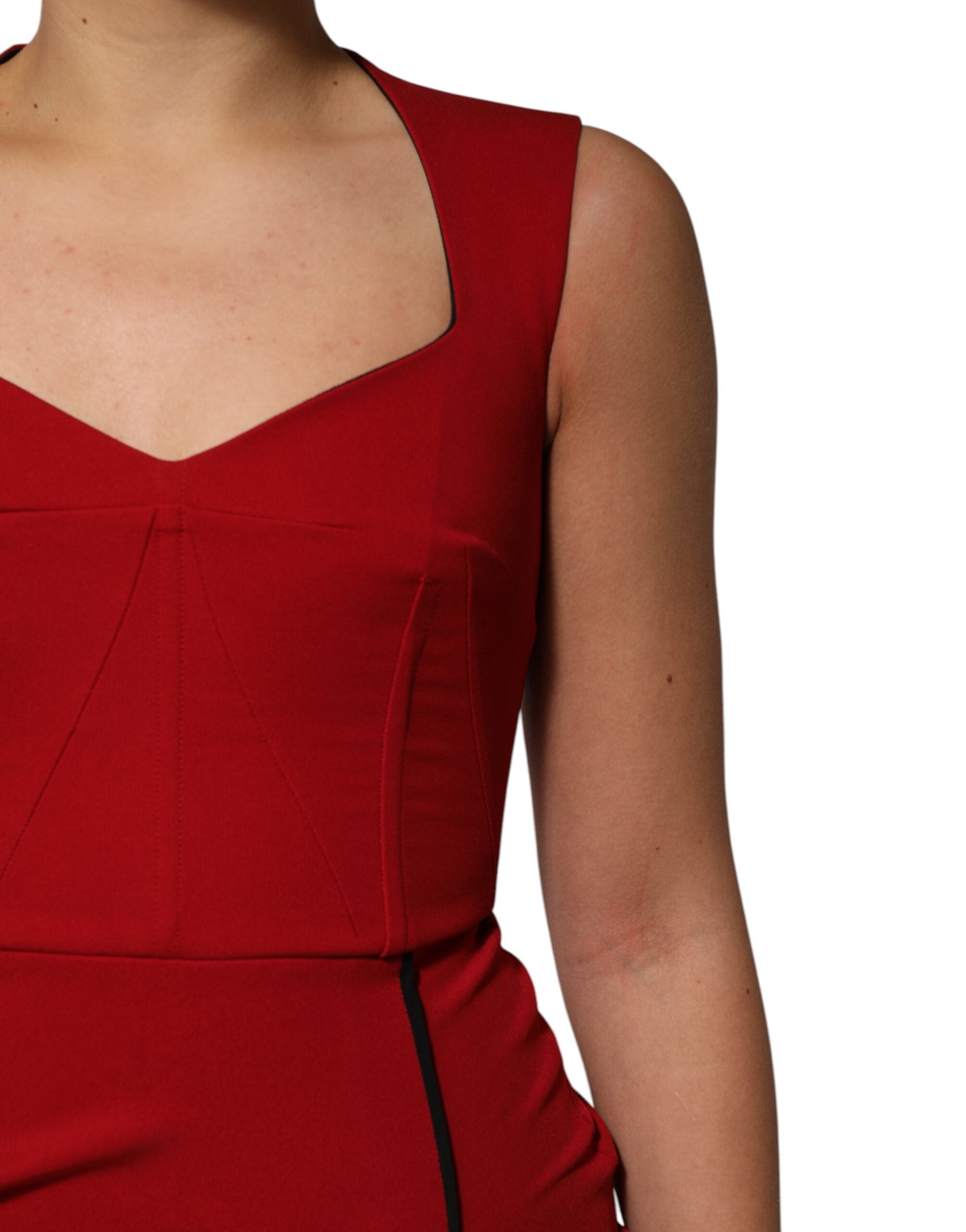 Robe midi rouge en viscose extensible avec fente pour femme Dolce & Gabbana, silhouette élégante et tissu fluide.