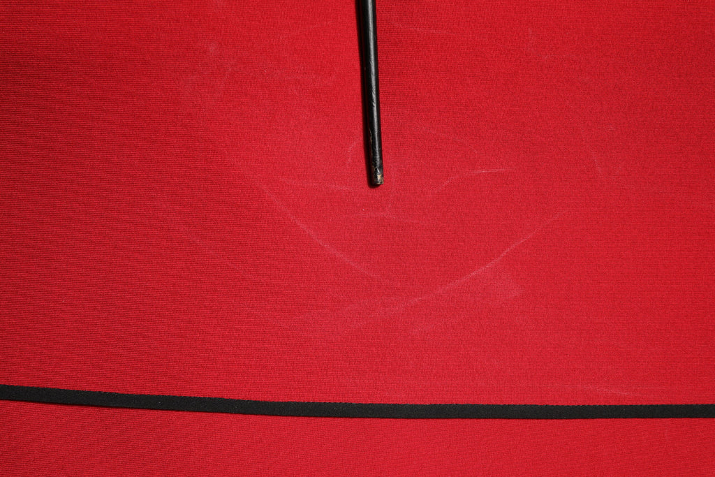 Robe midi rouge en viscose stretch de Dolce & Gabbana avec fente latérale élégante et coupe ajustée.