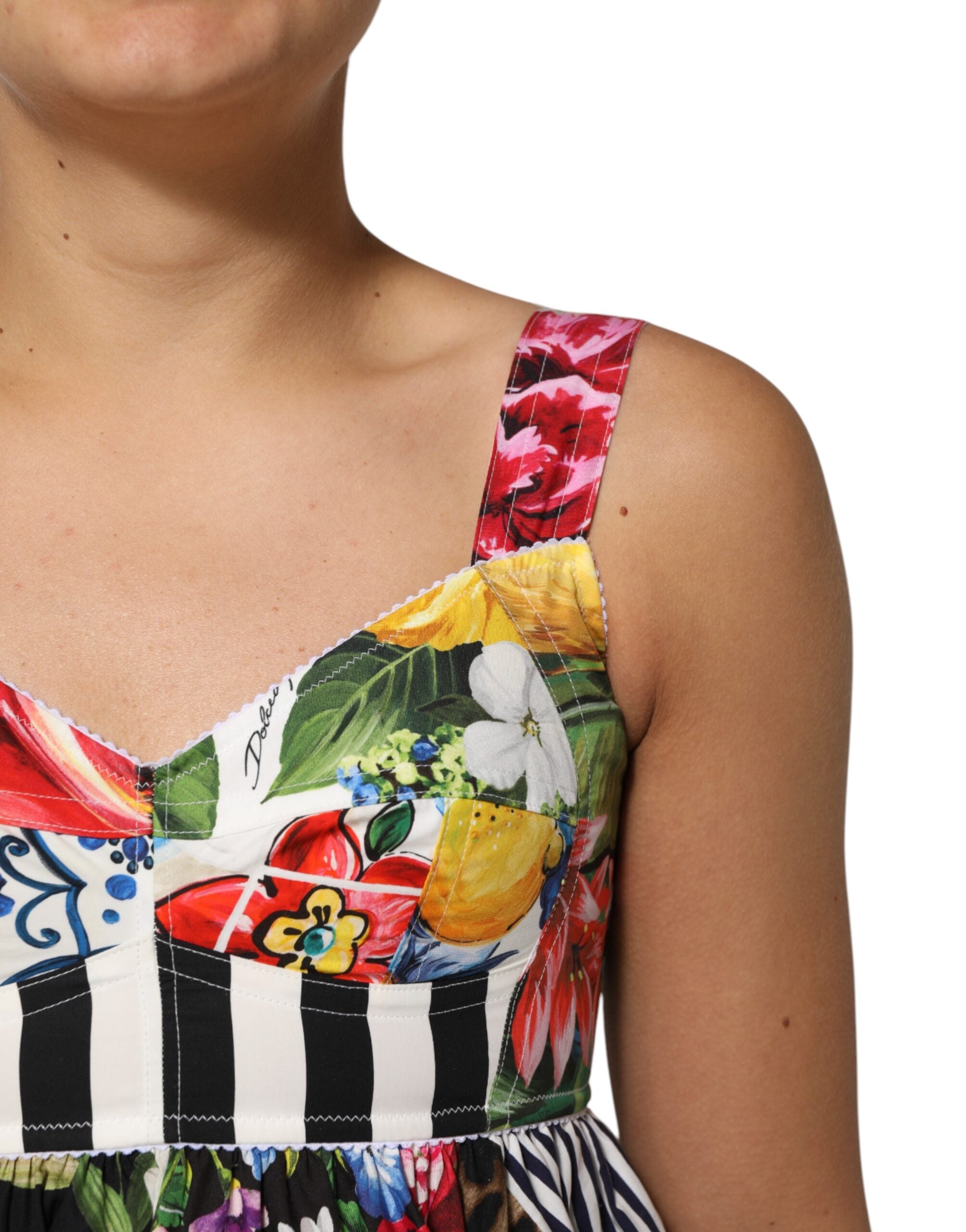 Robe courte en coton multicolore à patchwork de Dolce & Gabbana, coupe évasée et design coloré.
