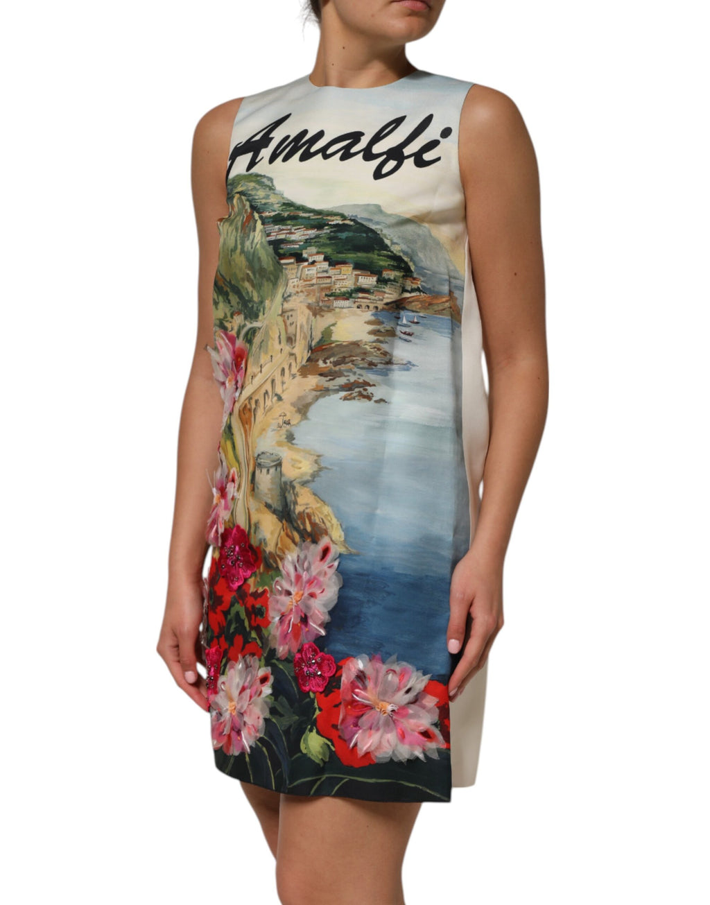 Robe courte Dolce & Gabbana à cristaux multicolores, embellissements élégants, portée sophistiquée pour occasions spéciales.
