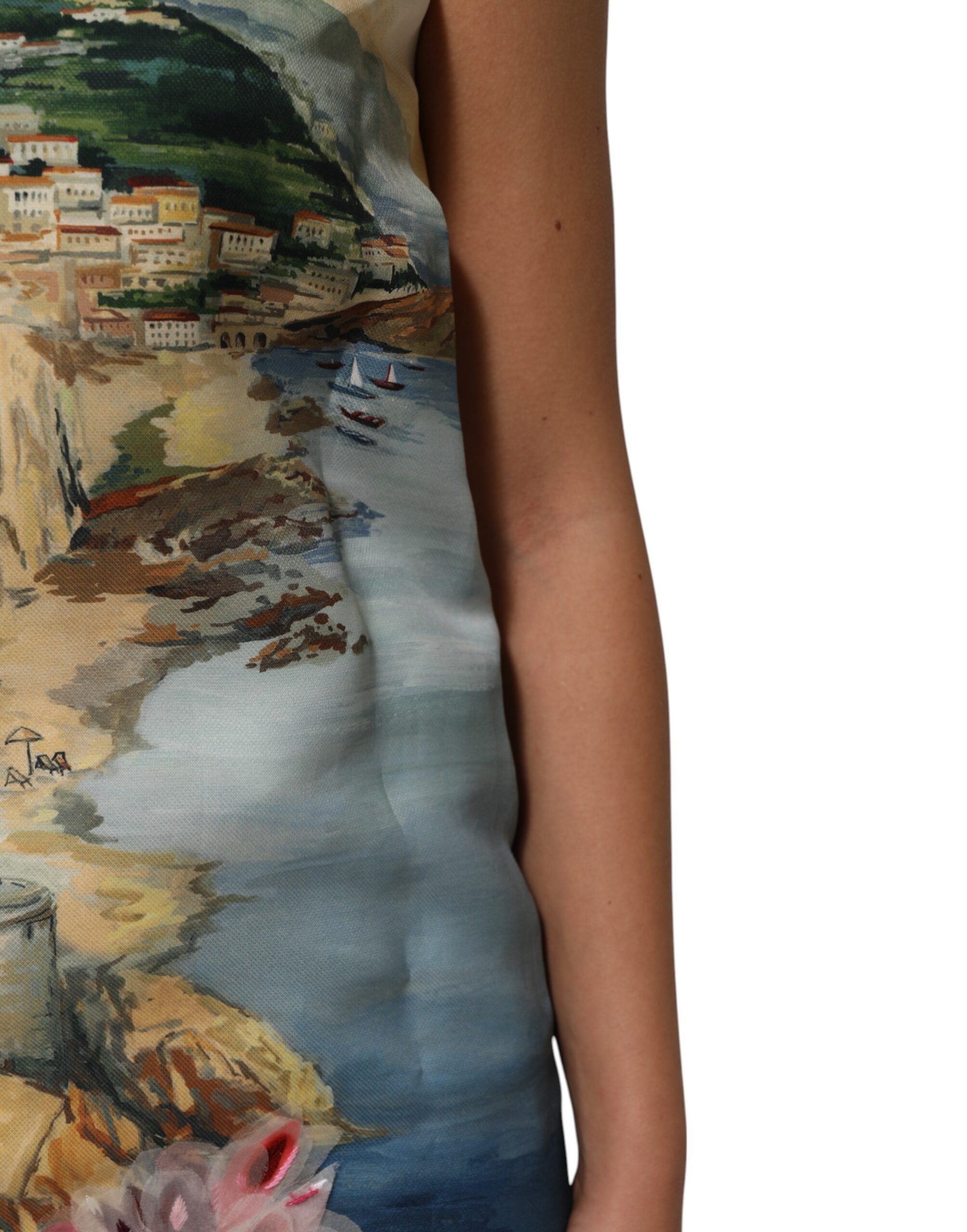 Robe courte Dolce & Gabbana multicolore ornée de cristaux, élégante et scintillante, pour une tenue sophistiquée.