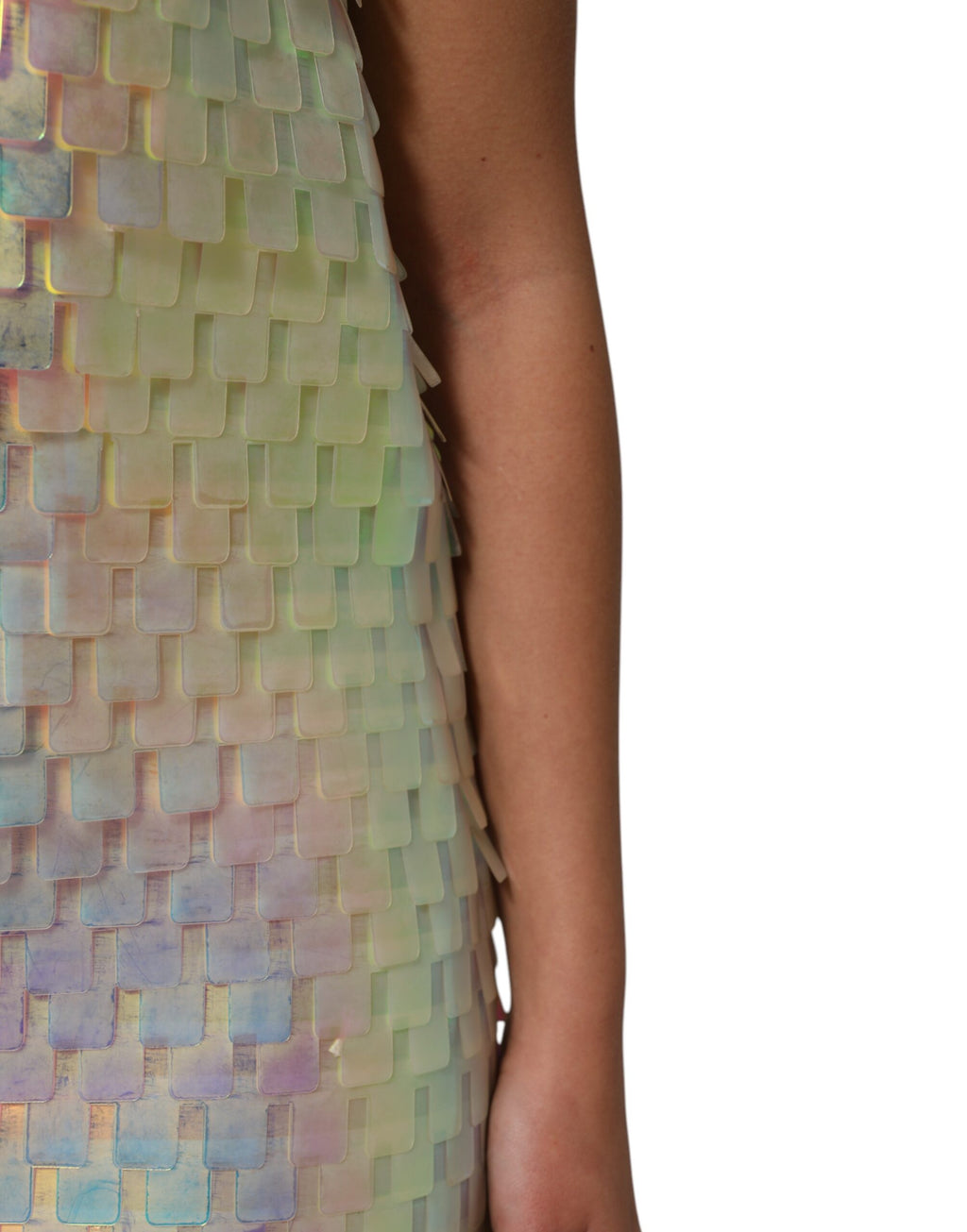 Robe courte holographique à sequins multicolores de Dolce & Gabbana, style mini, avec un design brillant et coloré.