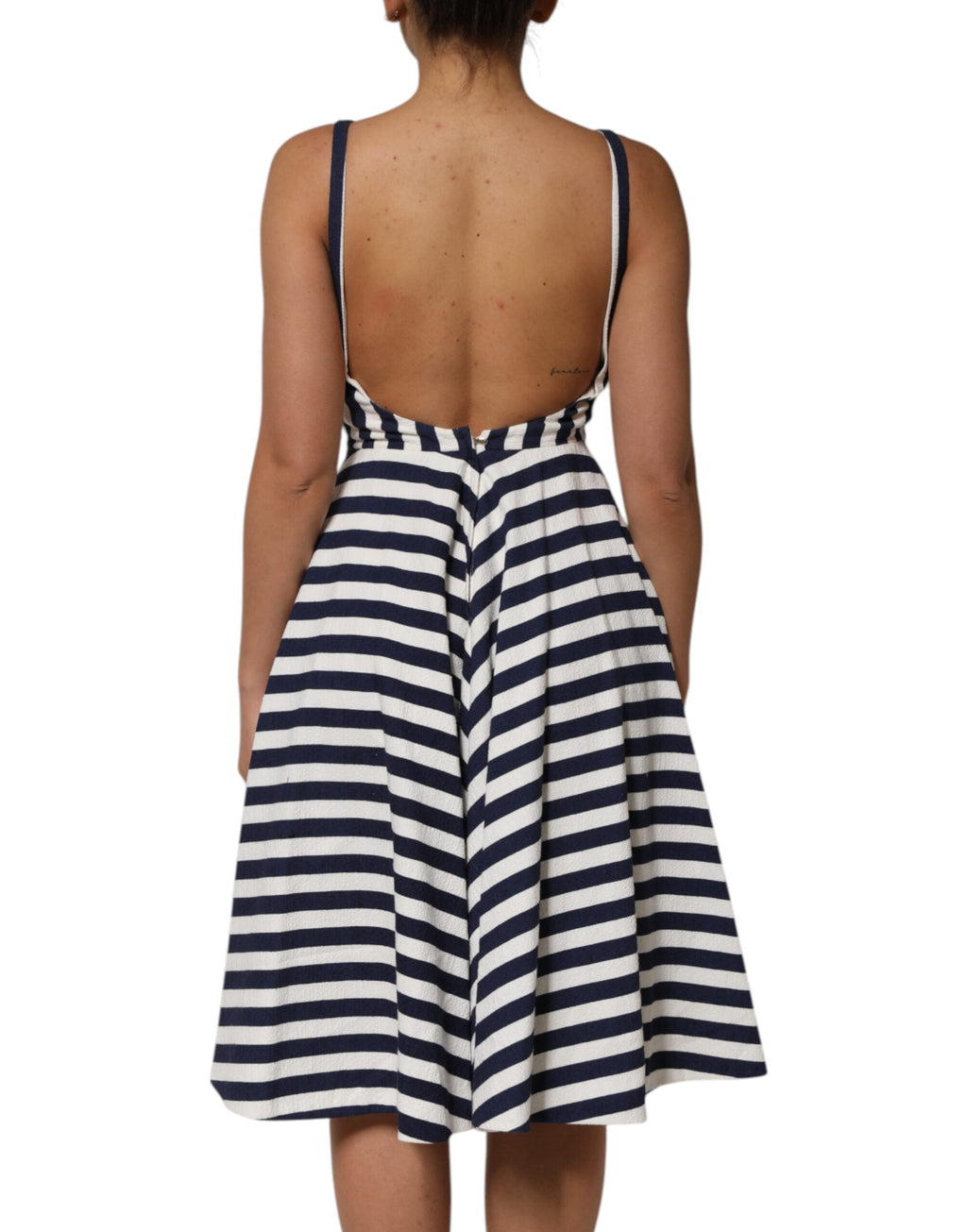 Robe Dolce & Gabbana à rayures bleues et blanches avec broderies, coupe A-line, élégante et estivale.