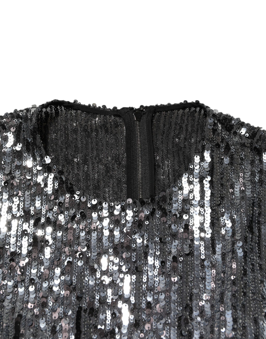 Robe longue à manches longues en sequins noirs Dolce & Gabbana, coupe midi et style A-line, vue de face.