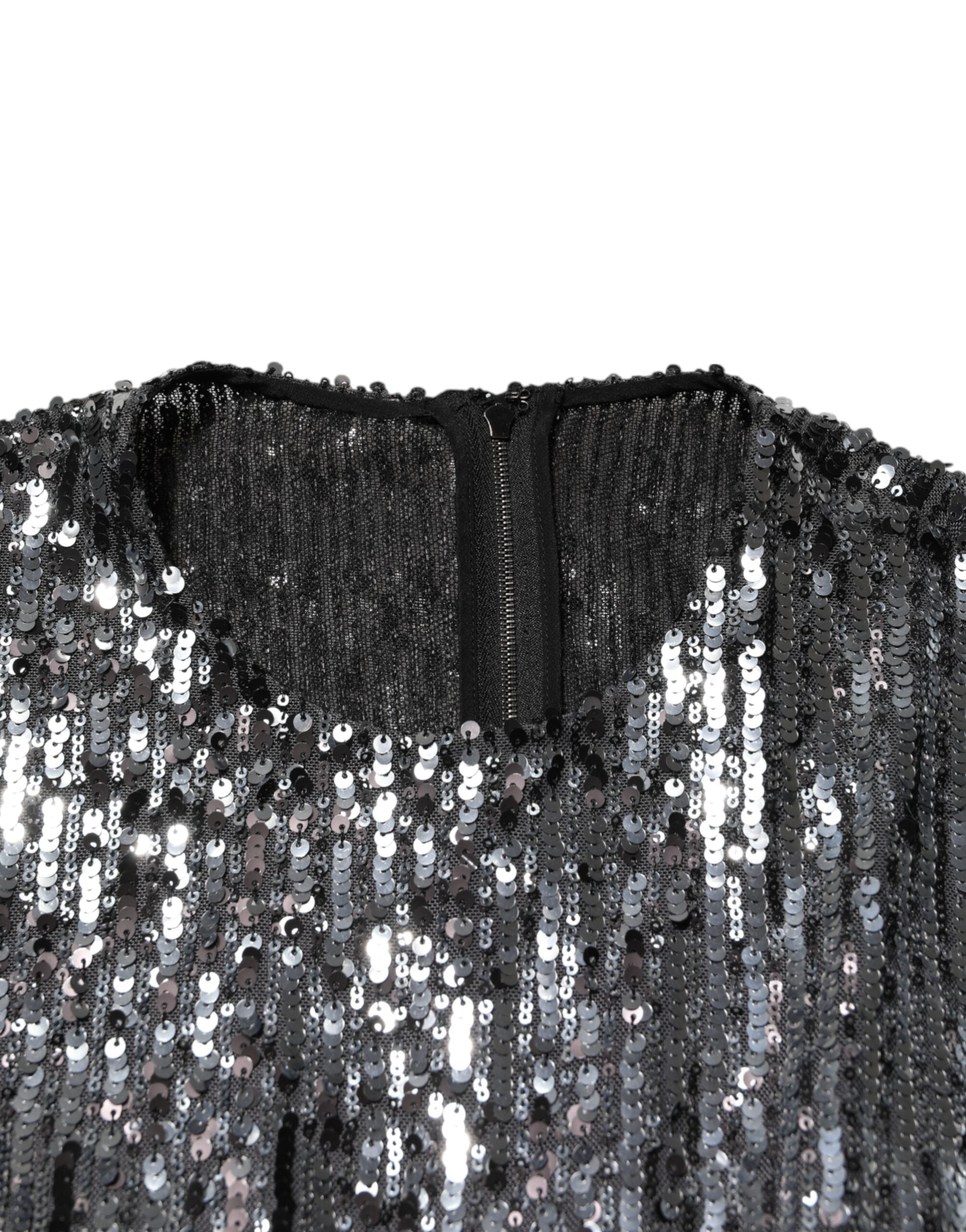 Robe longue à manches longues en sequins noirs Dolce & Gabbana, coupe midi et style A-line, vue de face.
