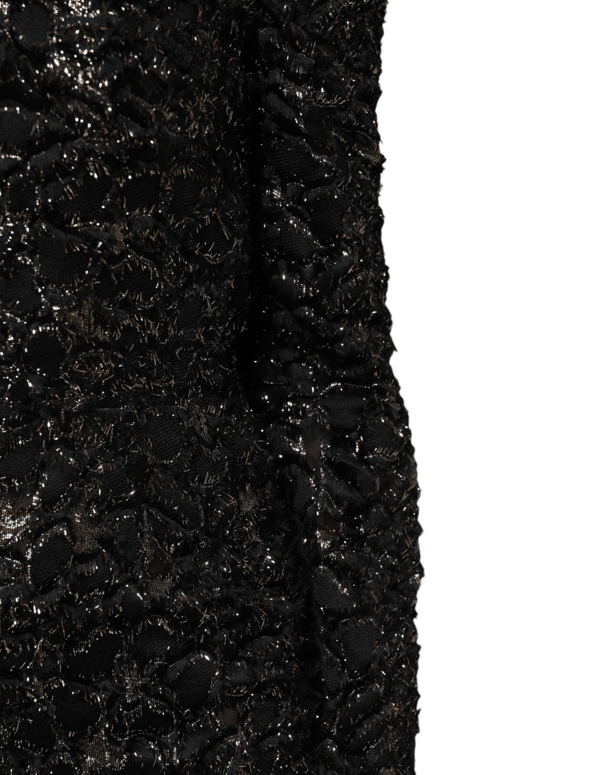 Robe noire Dolce & Gabbana en tweed bouclé à sequins, coupe ajustée, élégante et sophistiquée, vue de face.