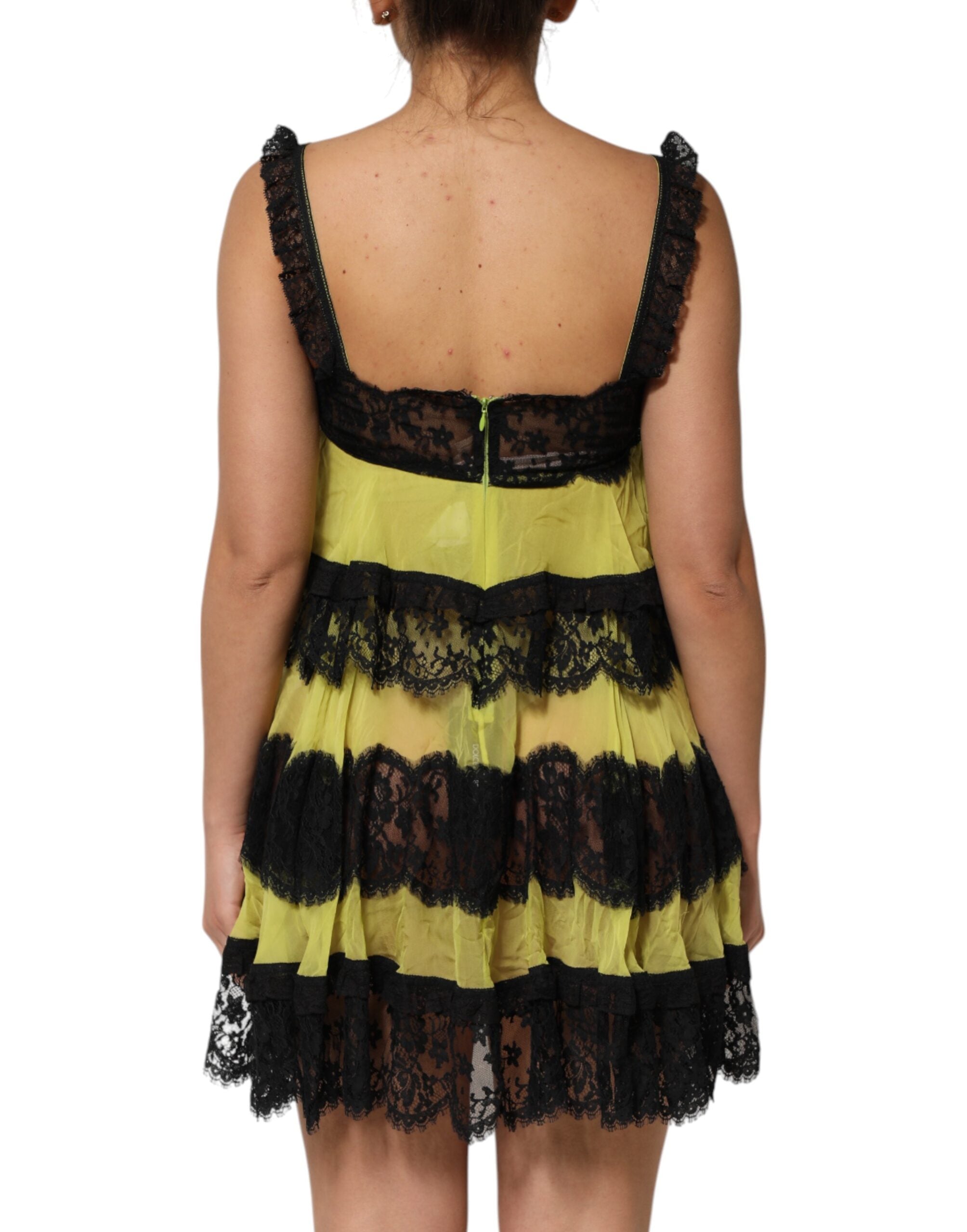 Robe de lingerie babydoll Dolce & Gabbana jaune et noire, chemise légère en dentelle et satin, détails élégants et féminins