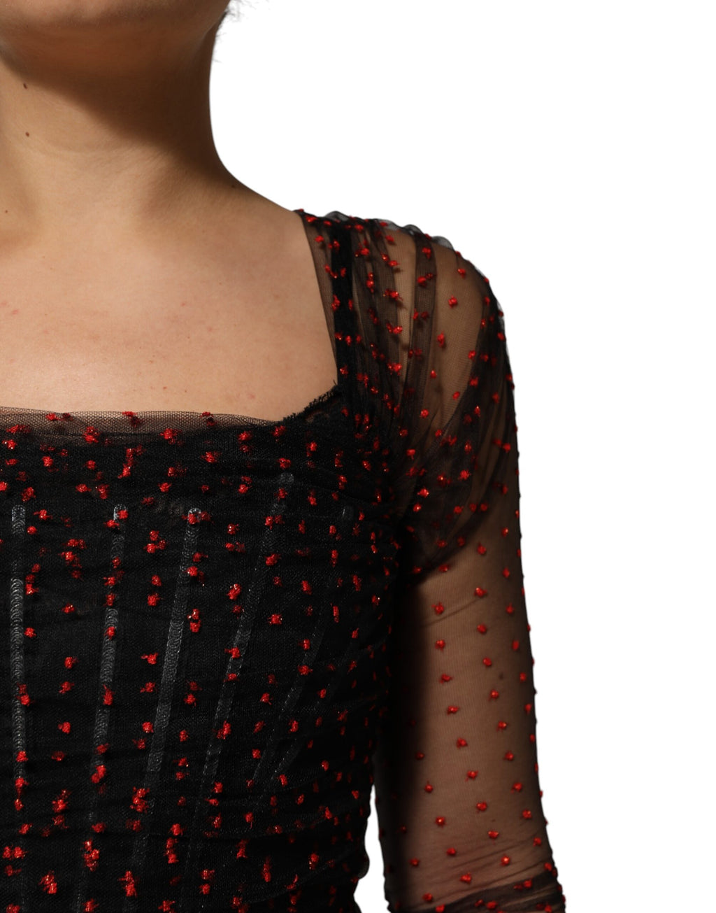 Robe courte noire Dolce & Gabbana en dentelle avec manches longues et coupe près du corps, élégante et sophistiquée.