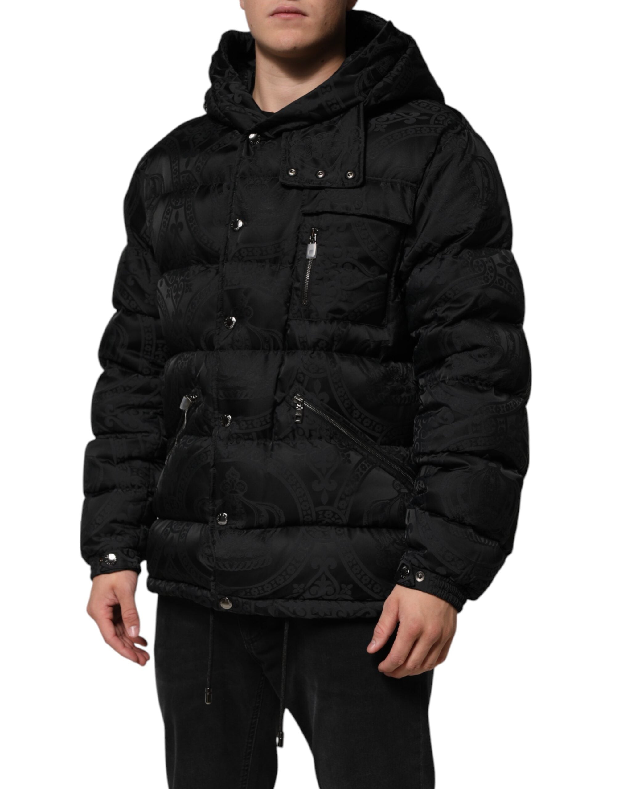 Veste matelassée noire Dolce & Gabbana en jacquard avec capuche, style puffer chaud et élégant.