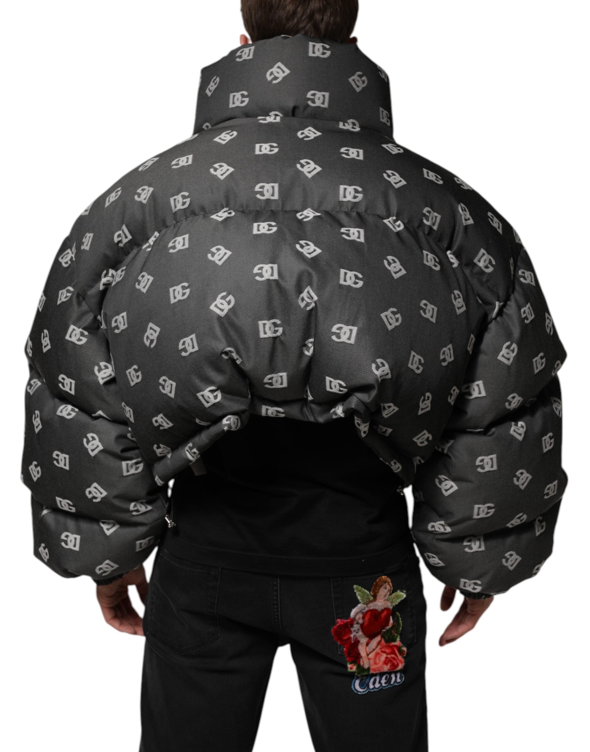 Veste homme Dolce & Gabbana noire avec monogramme DG, rembourrée, à fermeture éclair complète, style puffer.
