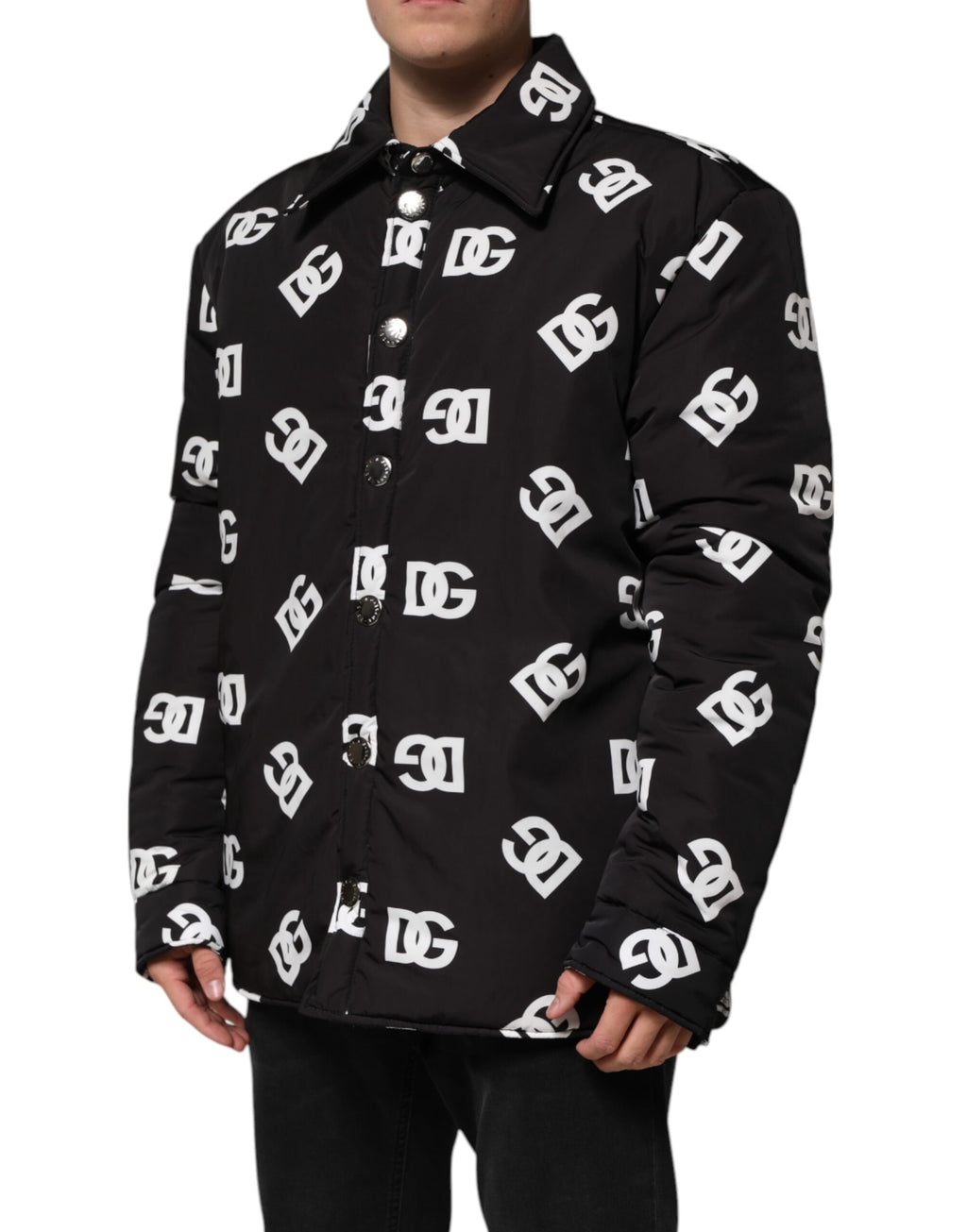 Veste coupe-vent en nylon noir Dolce & Gabbana DG Monogram avec logo, style moderne et logo distinctif sur la poitrine.