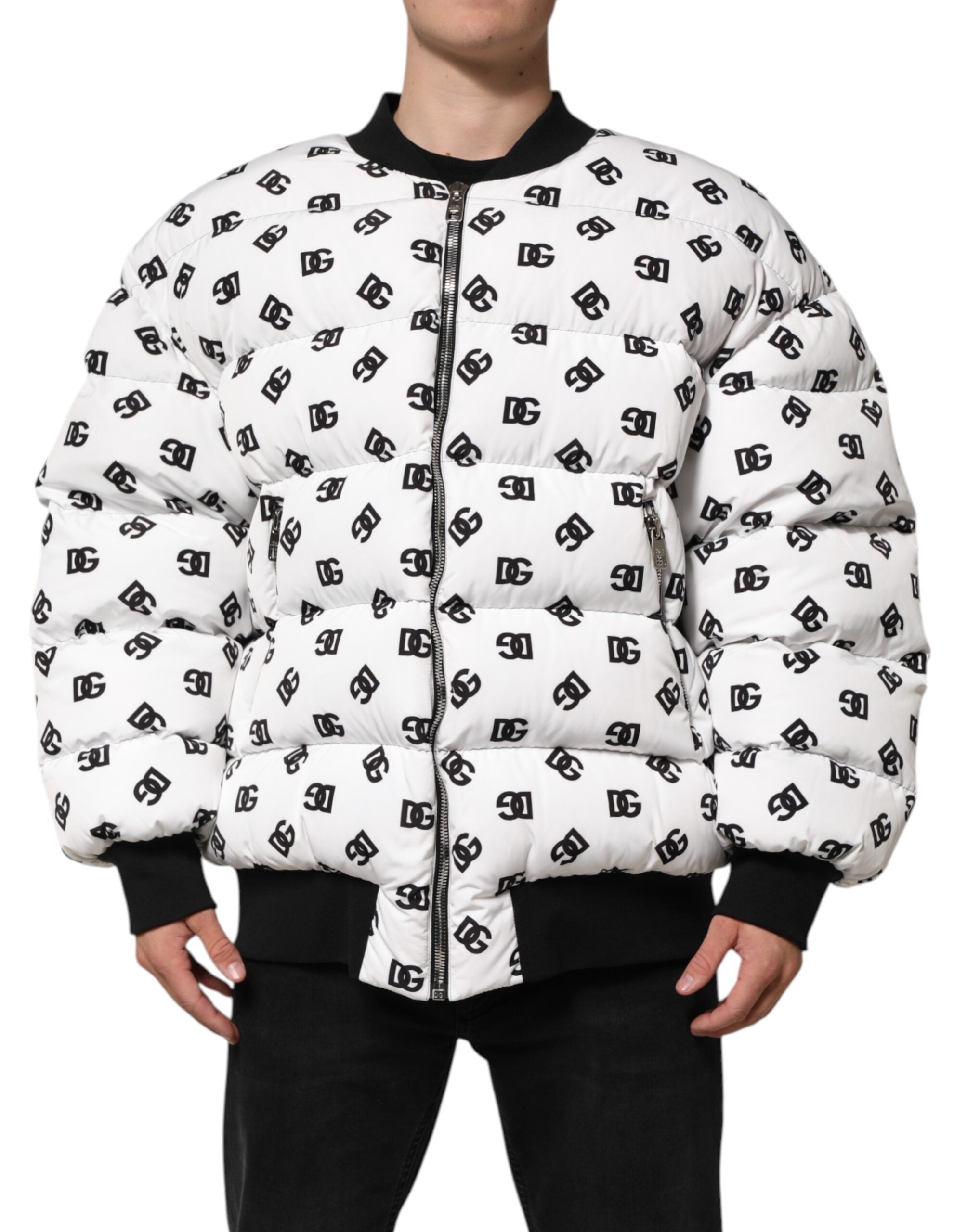 Veste matelassée blanche Dolce & Gabbana DG Monogram avec fermeture éclair complète, style élégant et moderne.