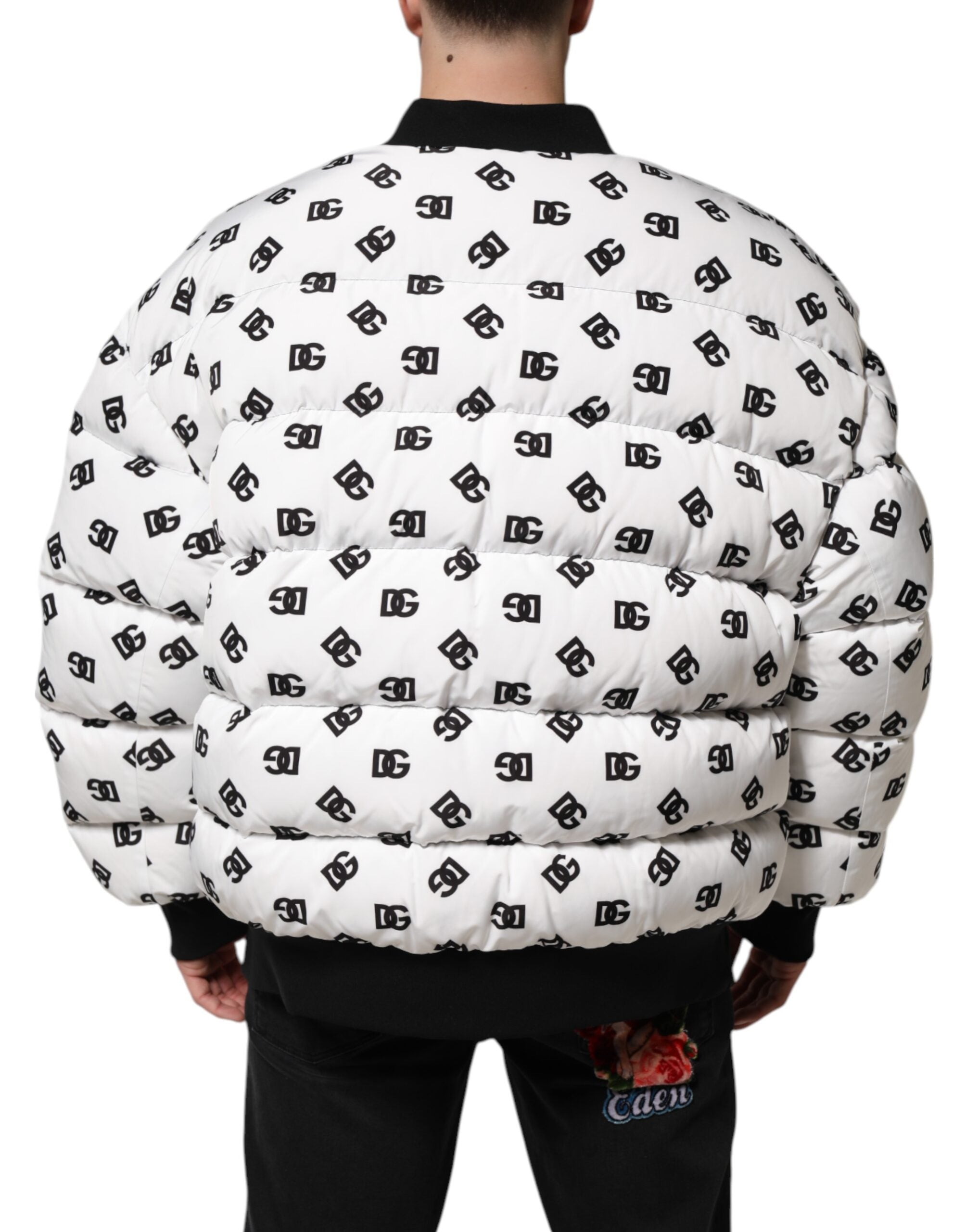 Veste matelassée blanche Dolce & Gabbana DG Monogram à fermeture éclair complète, élégante et stylée.
