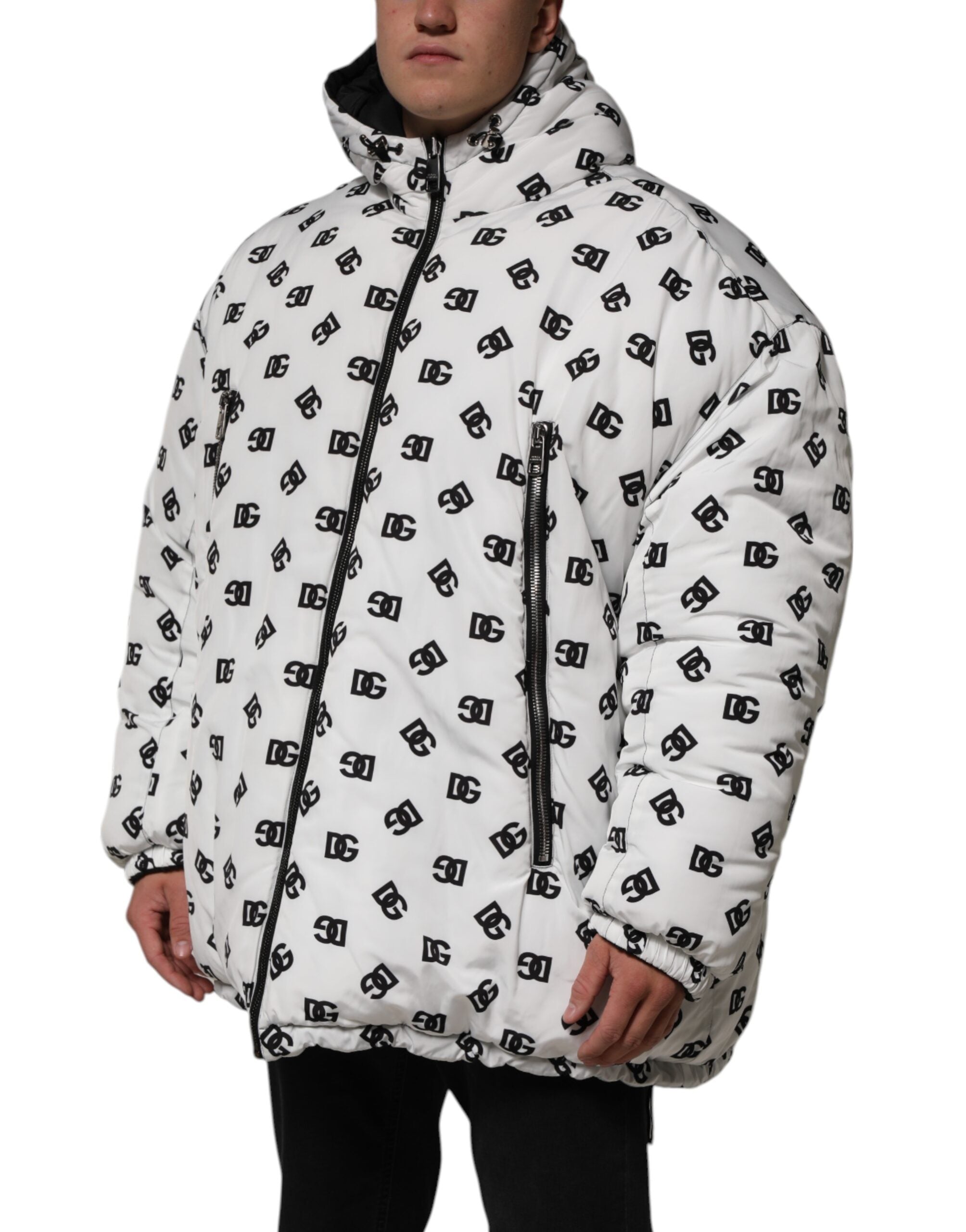 Veste matelassée à capuche blanche Dolce & Gabbana DG Monogram, style chaud et élégant pour l'hiver.