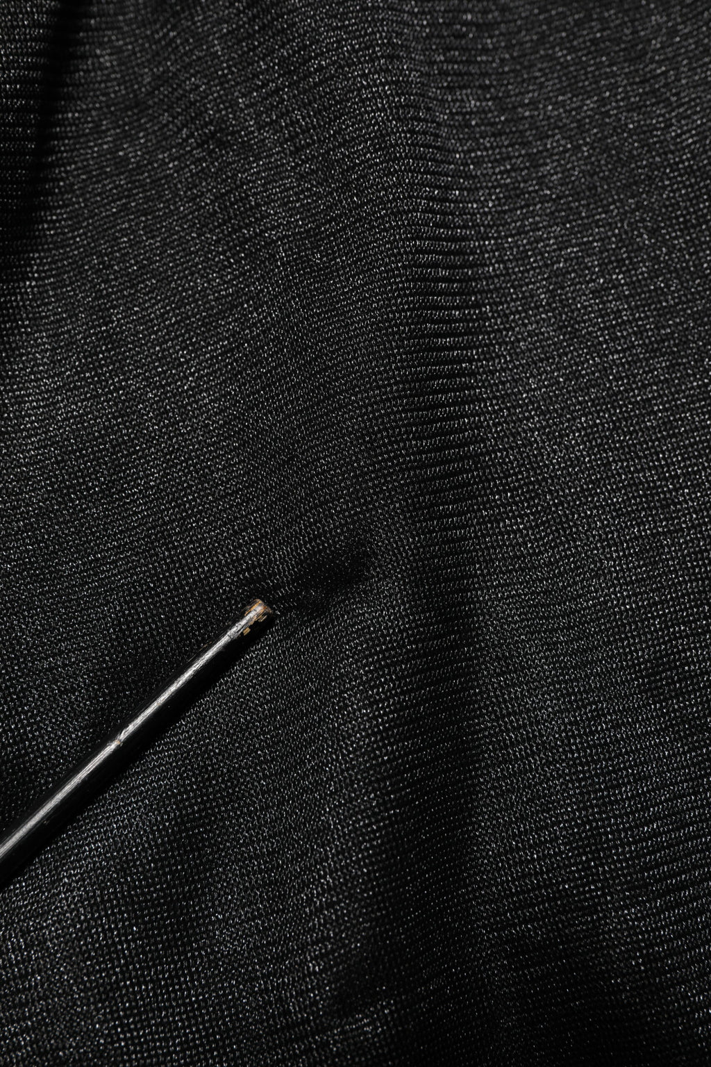 Pull à capuche noir Dolce & Gabbana en polyester, sweat-shirt décontracté avec logo brodé, vue de face.
