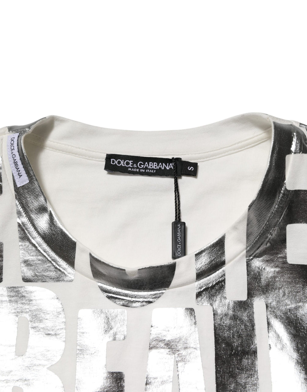 T-shirt blanc en coton avec imprimé métallique Dolce & Gabbana, col rond et style décontracté.