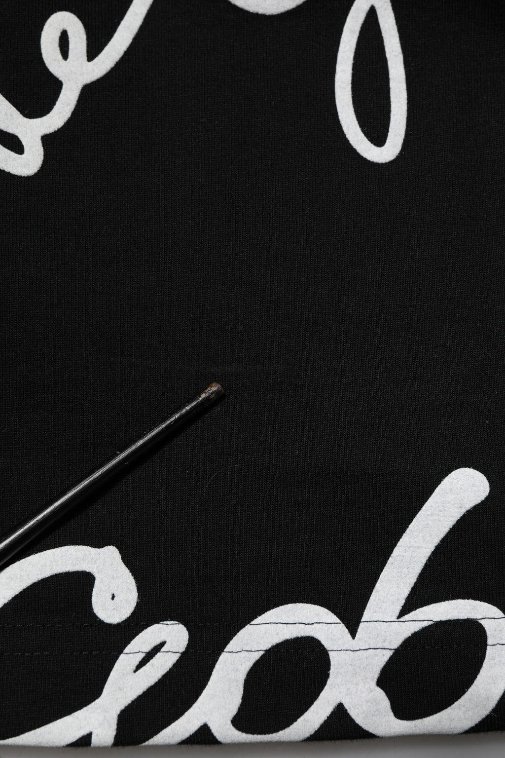 T-shirt en coton noir Dolce & Gabbana avec logo imprimé, col rond, style décontracté et moderne.