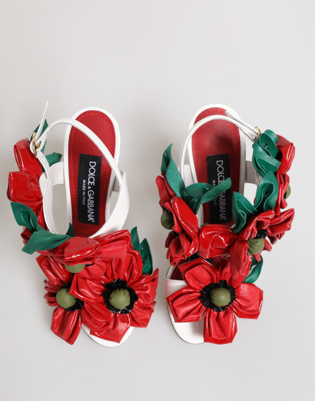Sandales Dolce & Gabbana blanches avec détails floraux rouges, chaussures élégantes en cuir pour femmes