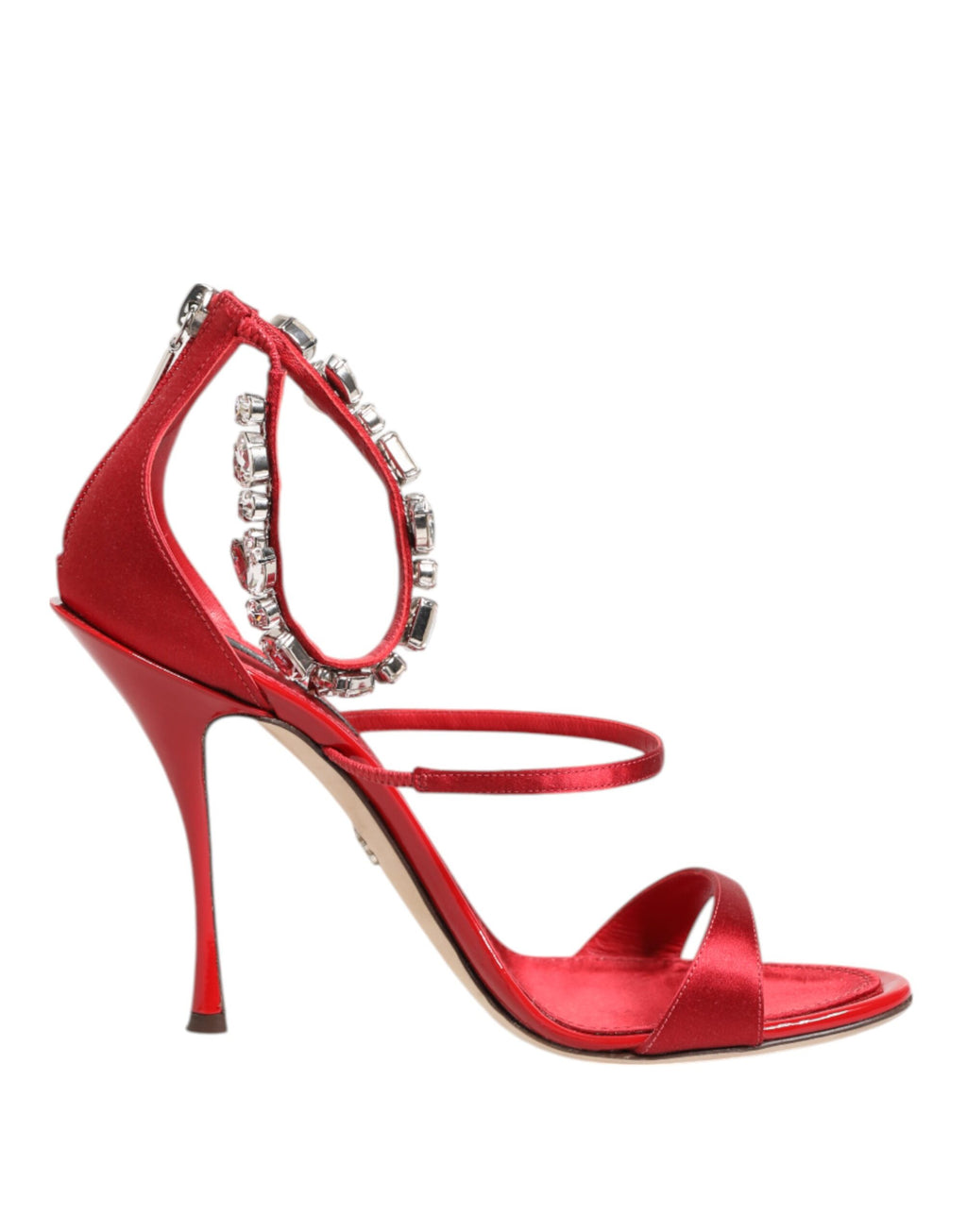 Sandales à talons Dolce & Gabbana Keira en satin rouge avec cristaux, vue de côté.