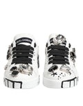 Chaussures sneakers blanches Dolce & Gabbana Portofino en cristal, vue détaillée sur le dessus et les côtés.