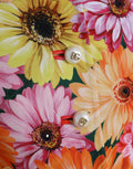 Veste florale à motif marguerites multicolores de Dolce & Gabbana, style fantasy avec design floral élégant.