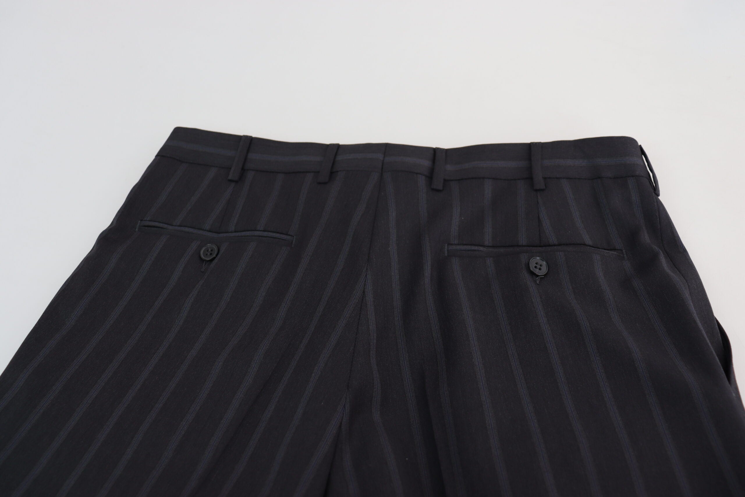 Pantalon formel en laine mélangée gris de Dolce & Gabbana, coupe élégante pour homme.