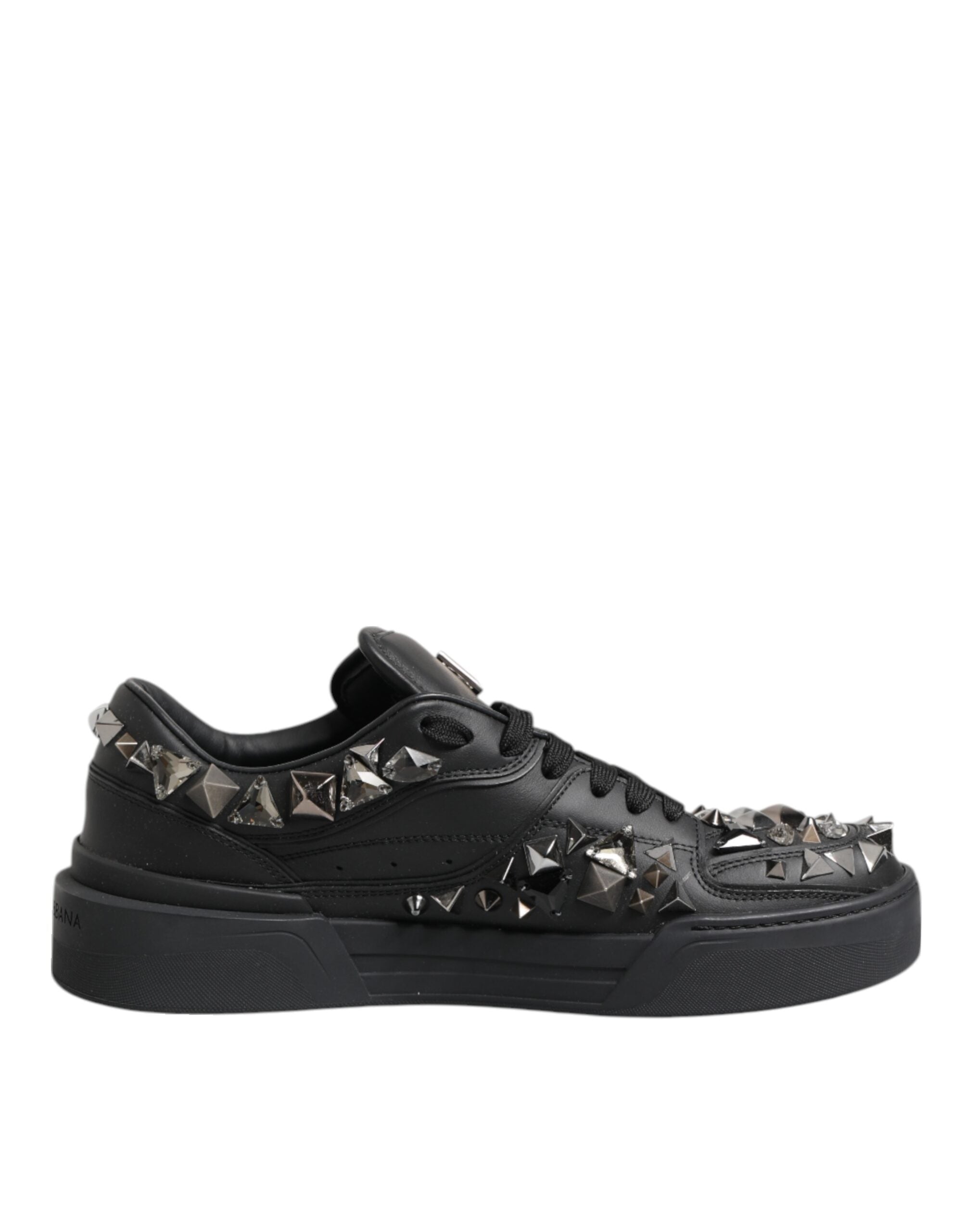 Chaussures sneakers basses en cuir noir Dolce & Gabbana avec studs, vue de face.