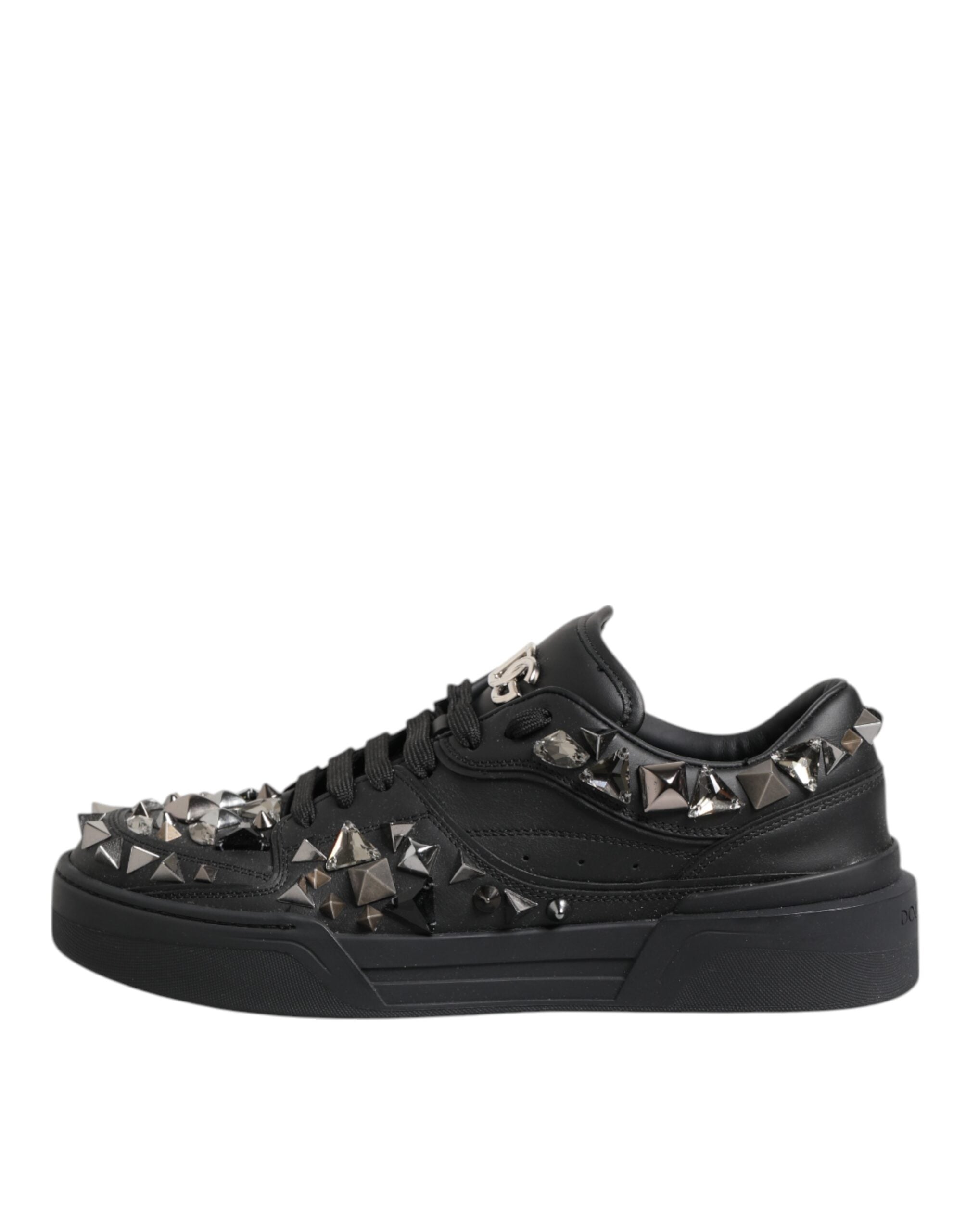 Chaussures sneakers basses en cuir noir Dolce & Gabbana avec clous, vue de face, détails de style et design élégant.