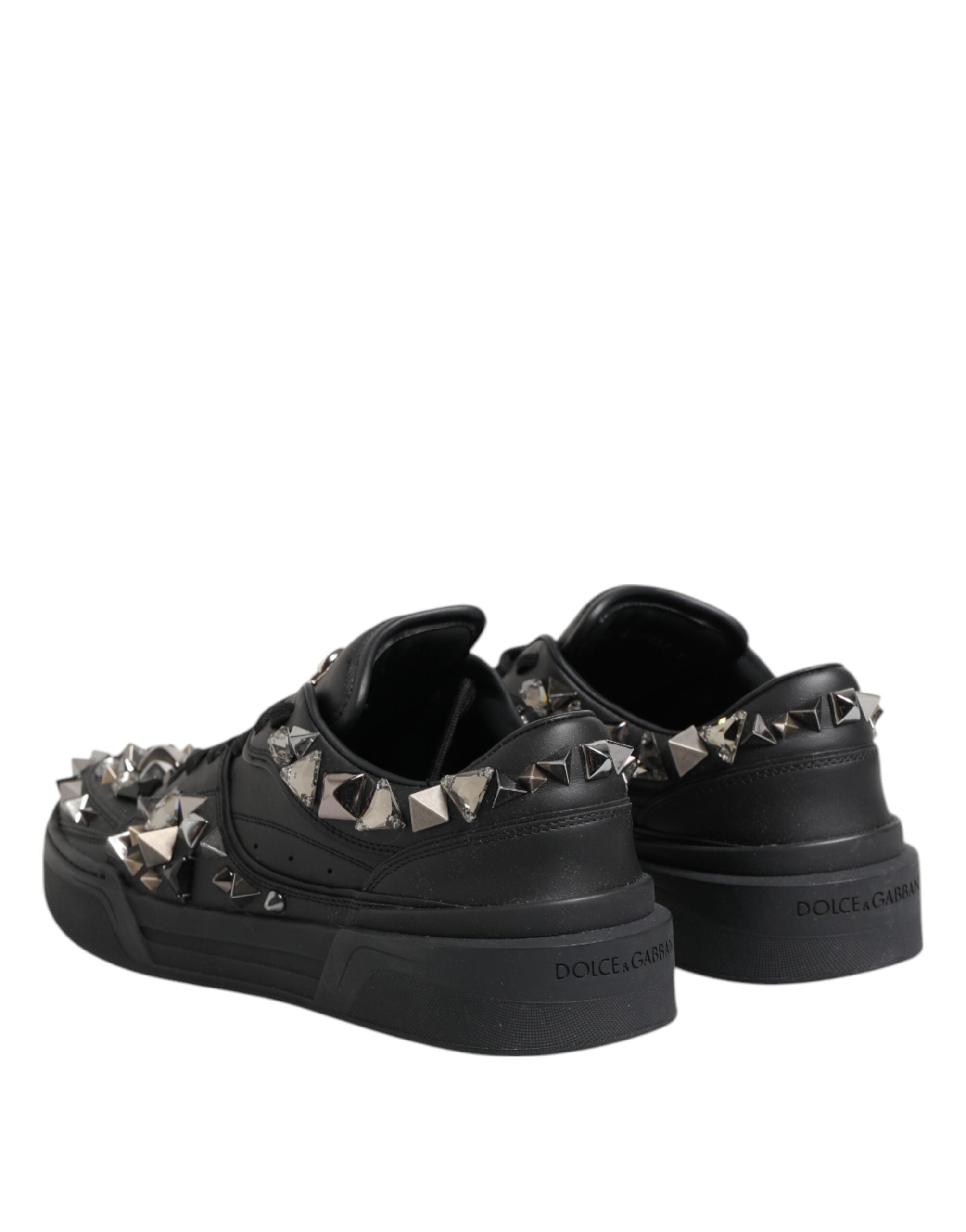 Chaussures sneakers basses en cuir noir Dolce & Gabbana avec clous, vue de côté.