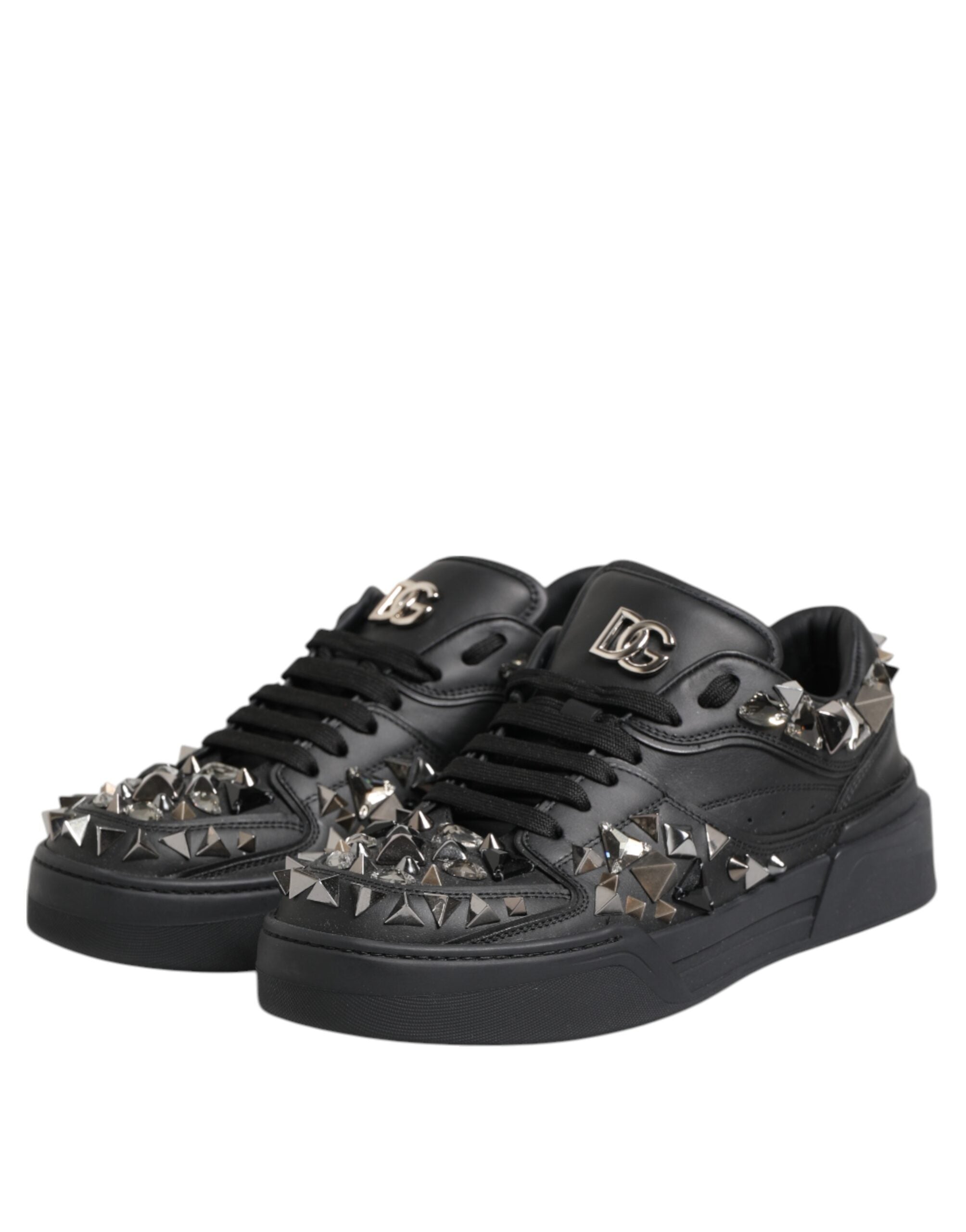 Chaussures sneakers basses en cuir noir Dolce & Gabbana à clous, vue de côté, avec détails de style tendance.
