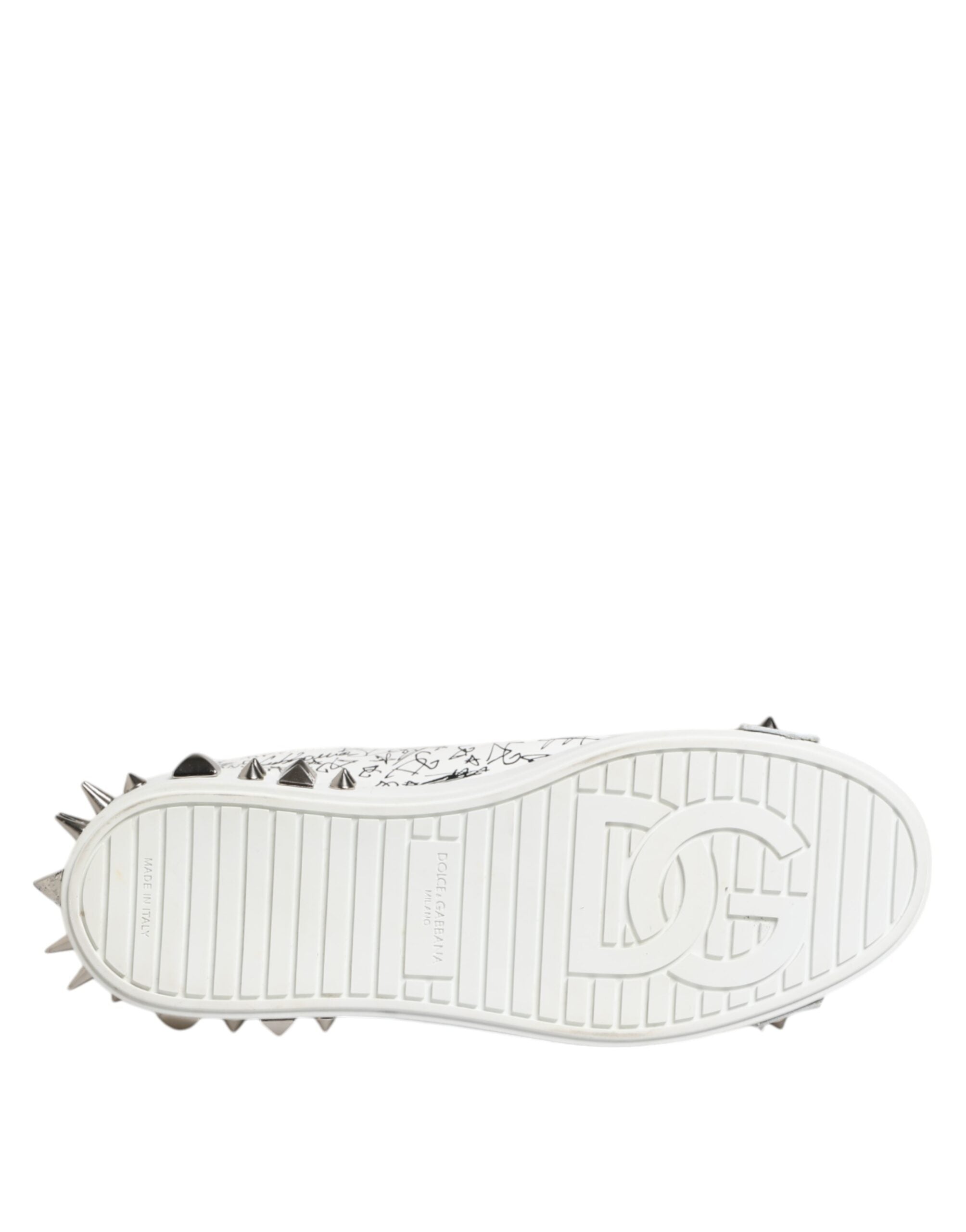 Chaussures pour hommes Dolce & Gabbana Portofino blanches avec clous, baskets élégantes en cuir avec détails sophistiqués.