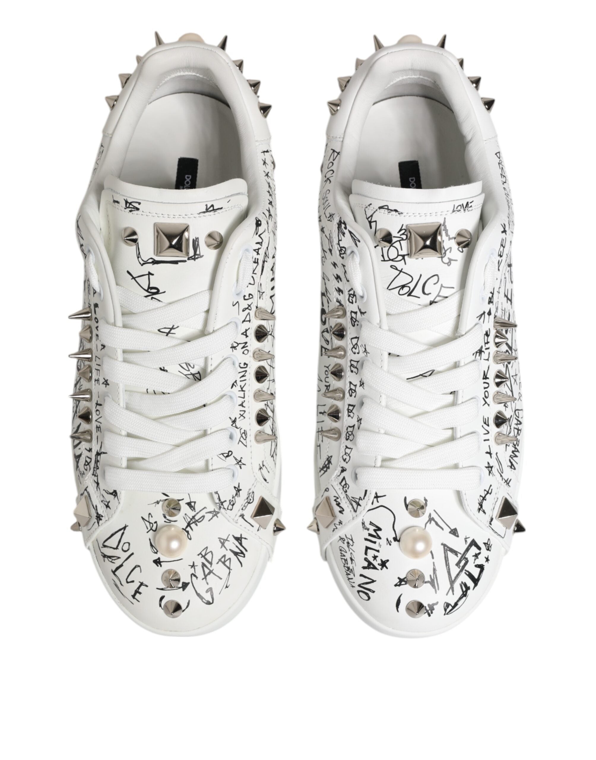 Chaussures de sneakers pour homme Dolce & Gabbana Portofino blanches à studs, vue de face avec détails élégants