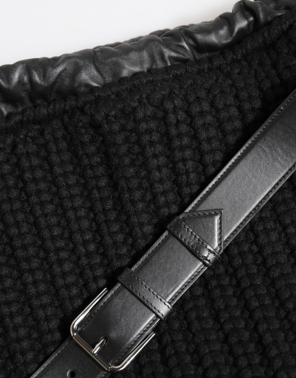 Sac à main femme Dolce & Gabbana en cachemire noir et cuir tricoté, épaule élégante et sophistiquée.