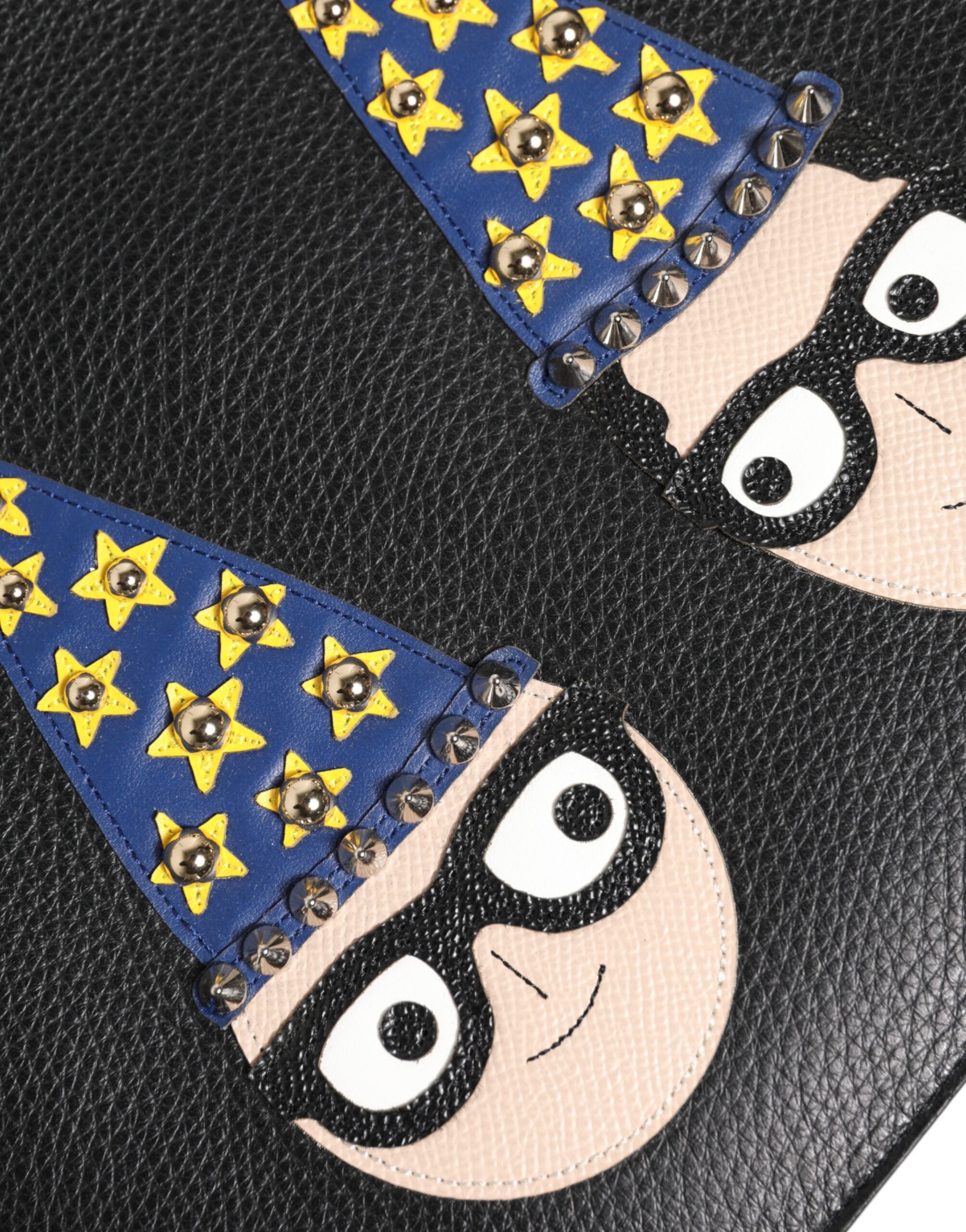 Pochette pour homme en cuir noir Dolce & Gabbana #DGFAMILY avec embellissements élégants, fermeture et détails sophistiqués.